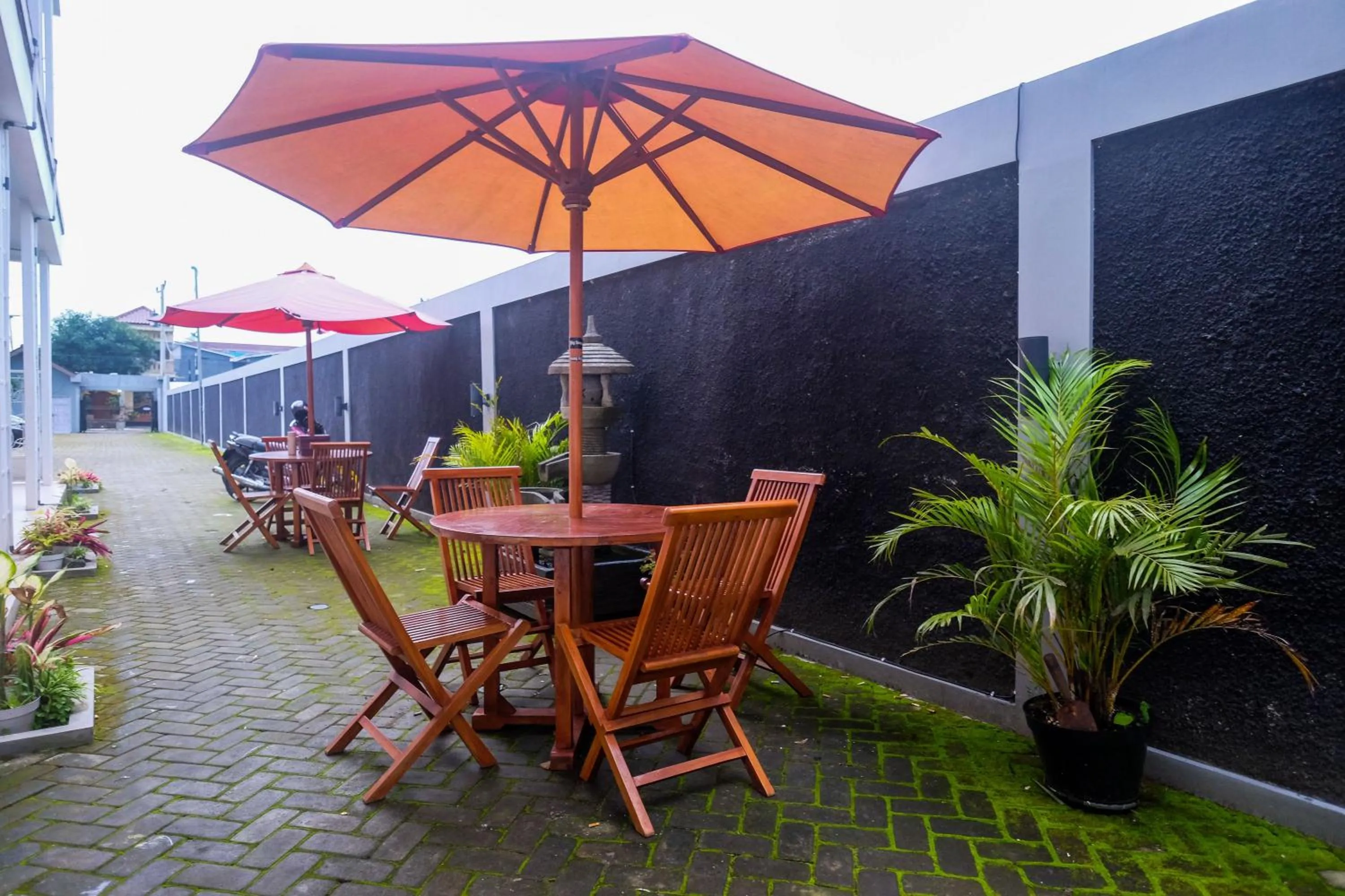 Patio in RedDoorz Syariah near RS Hermina Yogyakarta