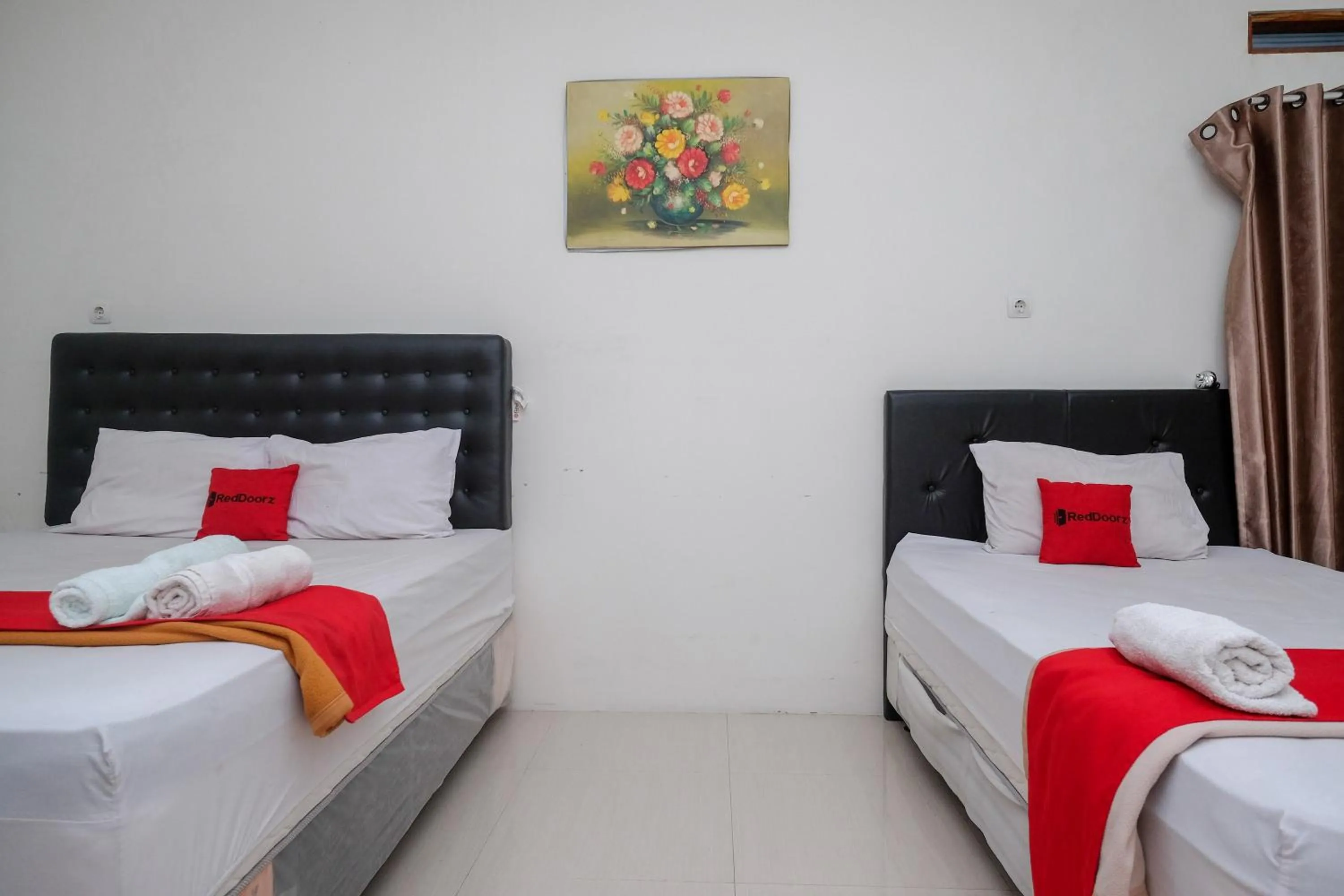 Bedroom, Bed in RedDoorz Syariah near RS Hermina Yogyakarta