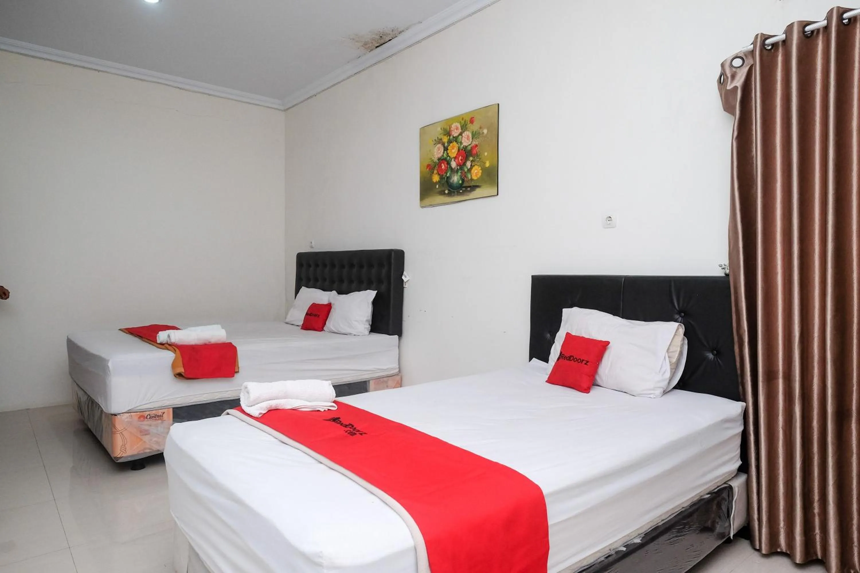 Bedroom, Bed in RedDoorz Syariah near RS Hermina Yogyakarta