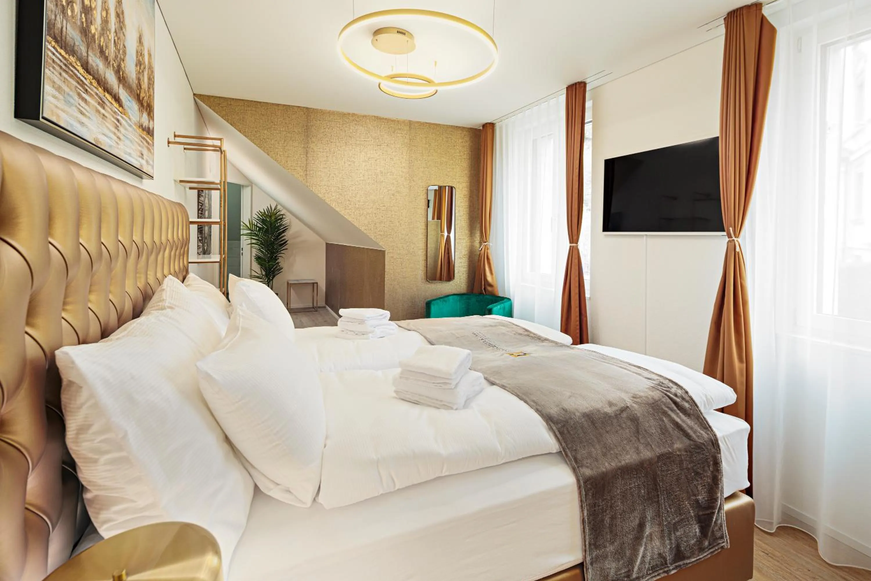 TV and multimedia, Bed in VISIMO Apartments Mühlensteg St Gallen - Elegant Quiet Central