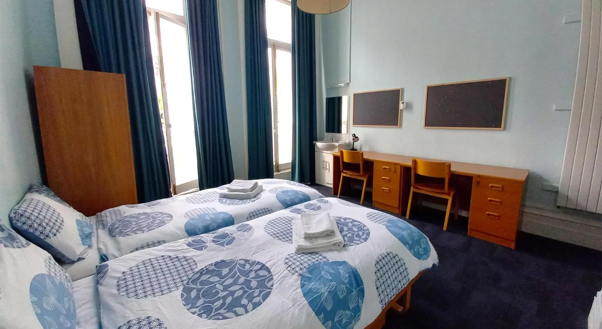 Bedroom, Bed in Lee Abbey London