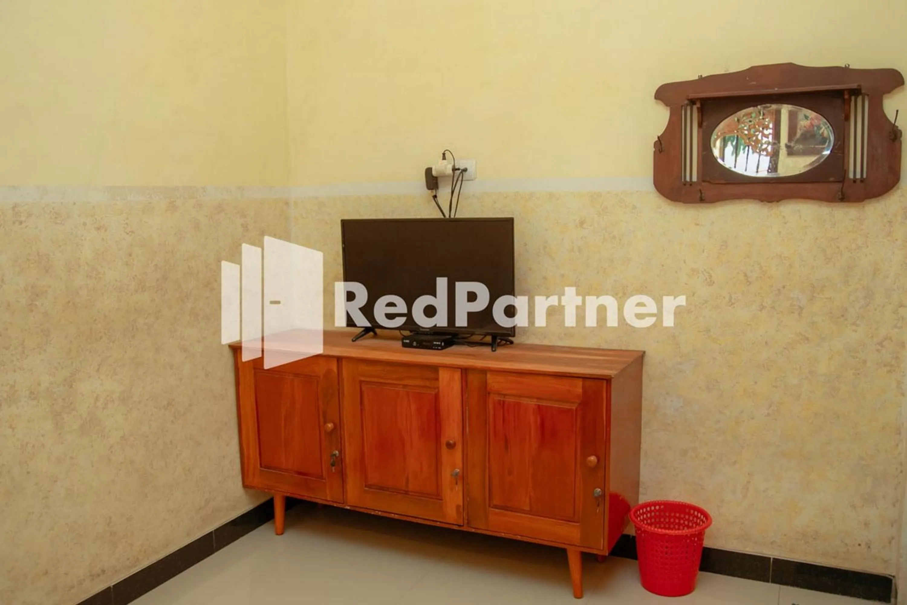 Bedroom in Flamboyan Asri Syariah Mitra RedDoorz near Kampung Inggris Pare