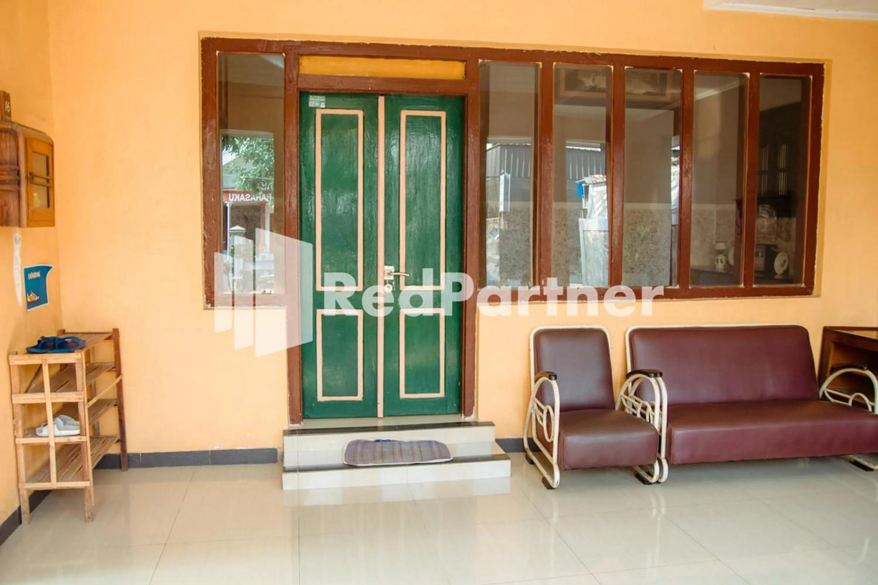 Patio in Flamboyan Asri Syariah Mitra RedDoorz near Kampung Inggris Pare