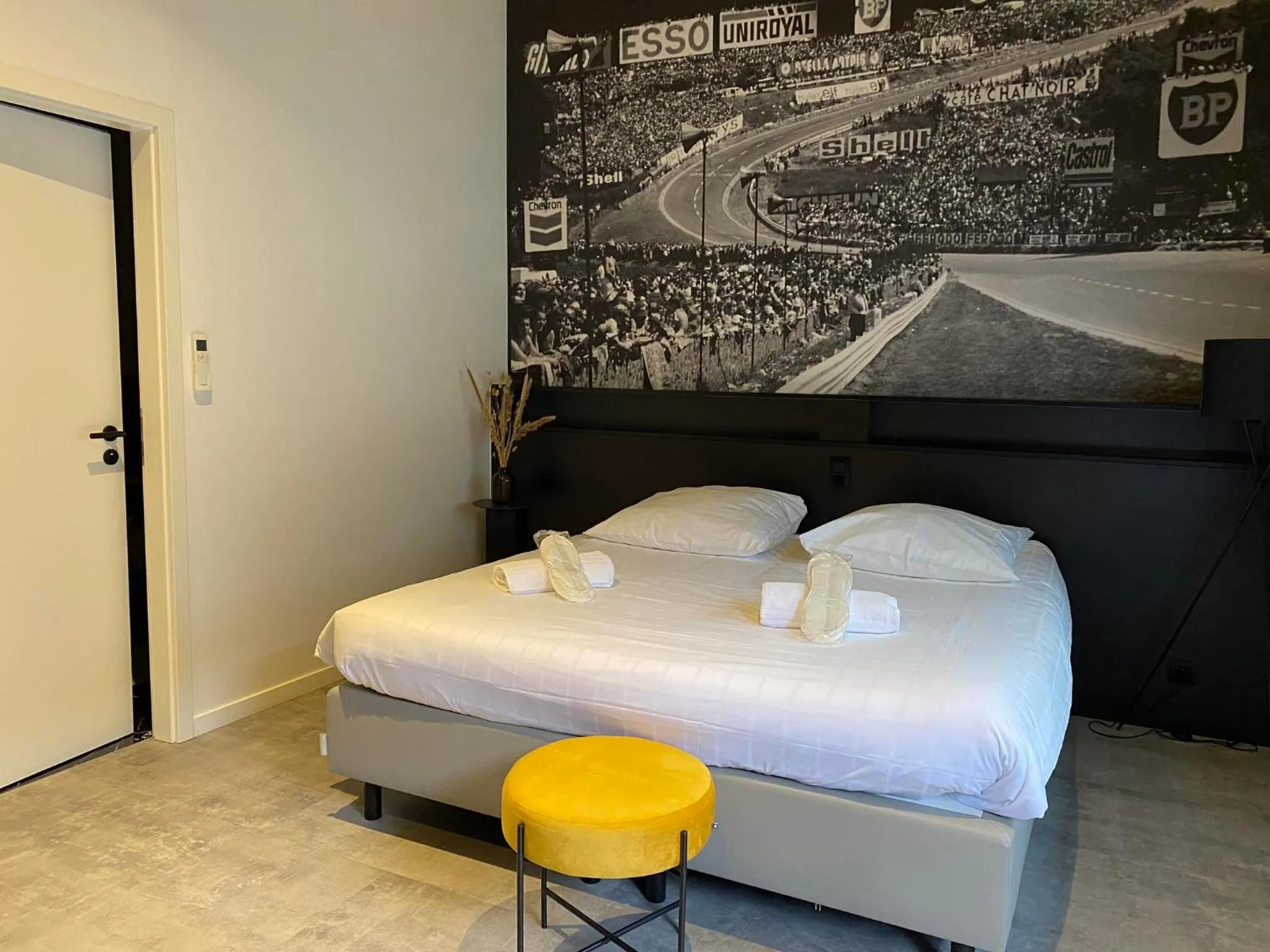 Bed in Boutique Hôtel, La Cour de la Reine, Rooftop & Bistronomique Restaurant