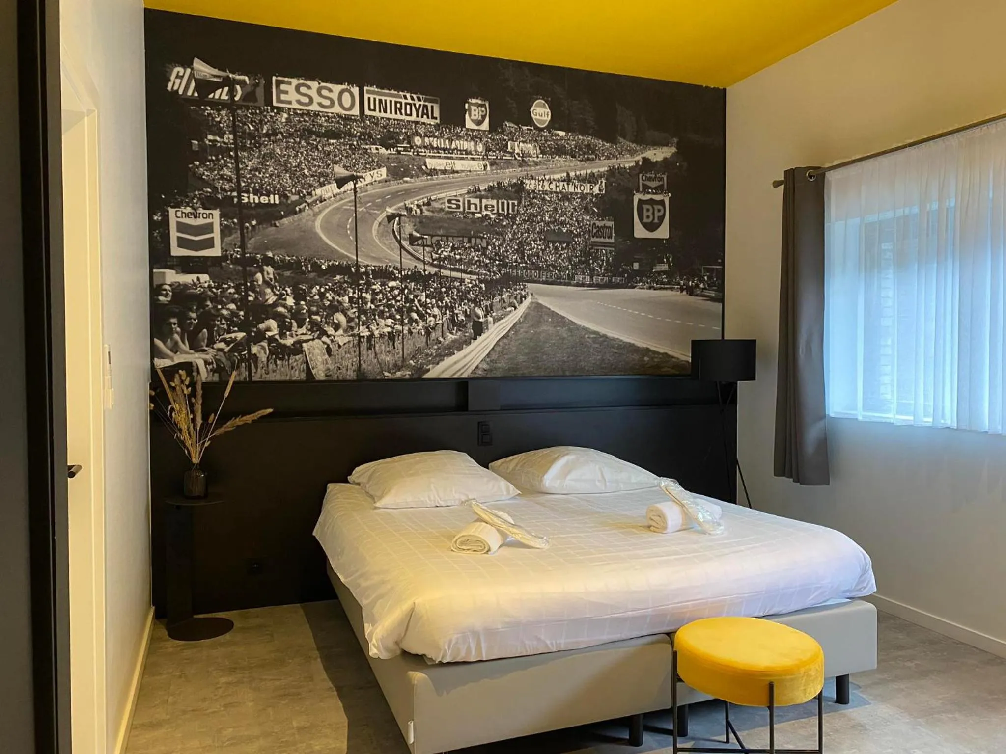 Bed in Boutique Hôtel, La Cour de la Reine, Rooftop & Bistronomique Restaurant