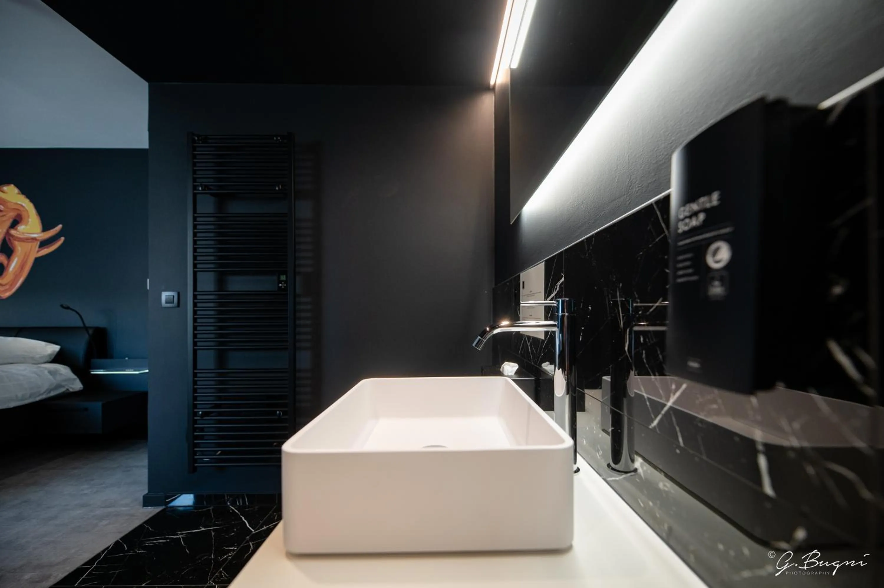 Bed in Boutique Hôtel, La Cour de la Reine, Rooftop & Bistronomique Restaurant