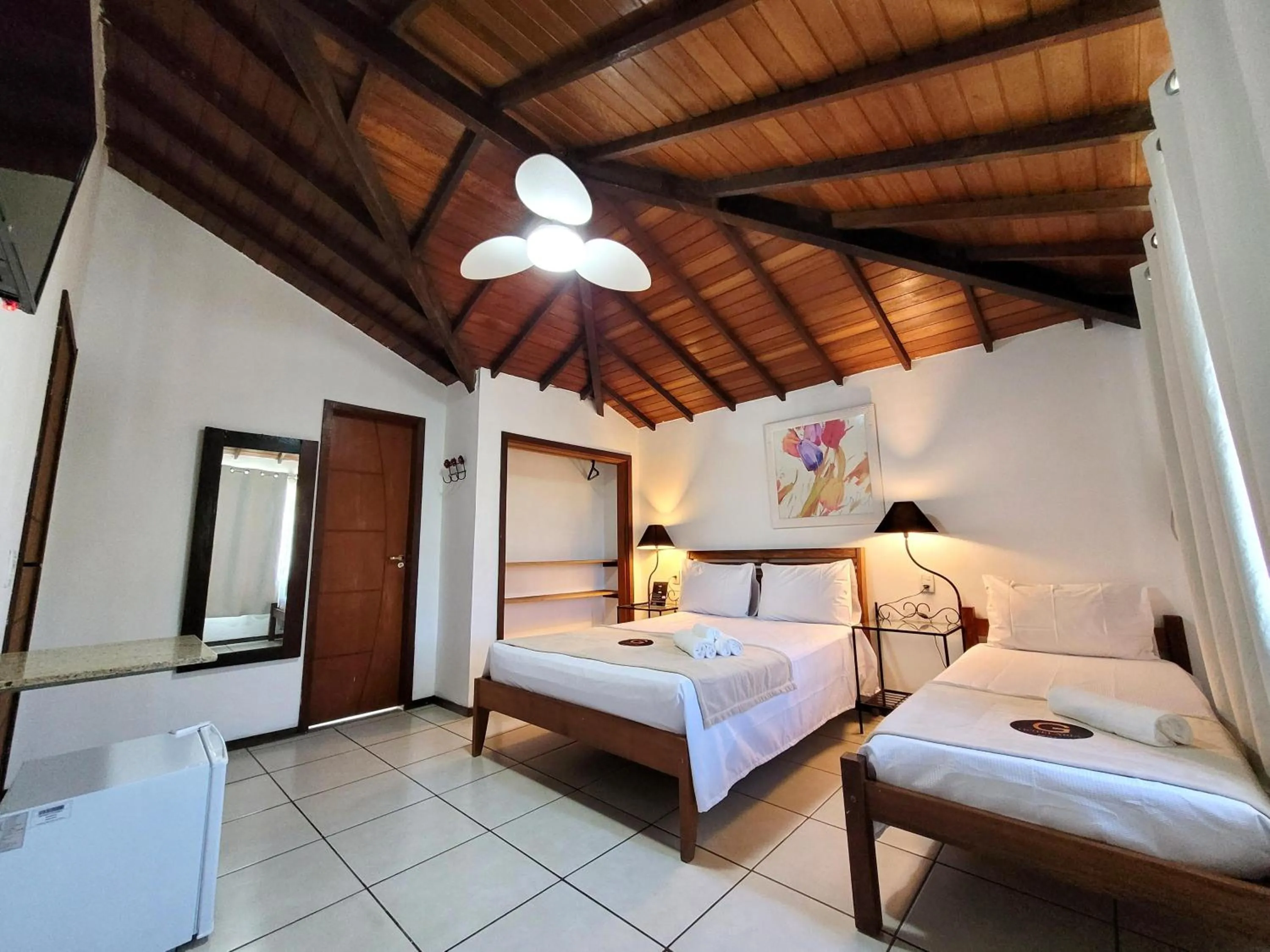 Photo of the whole room, Bed in Centro Up!