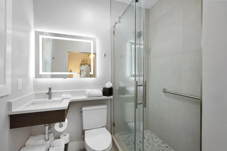 Shower in Shangri-La Springs