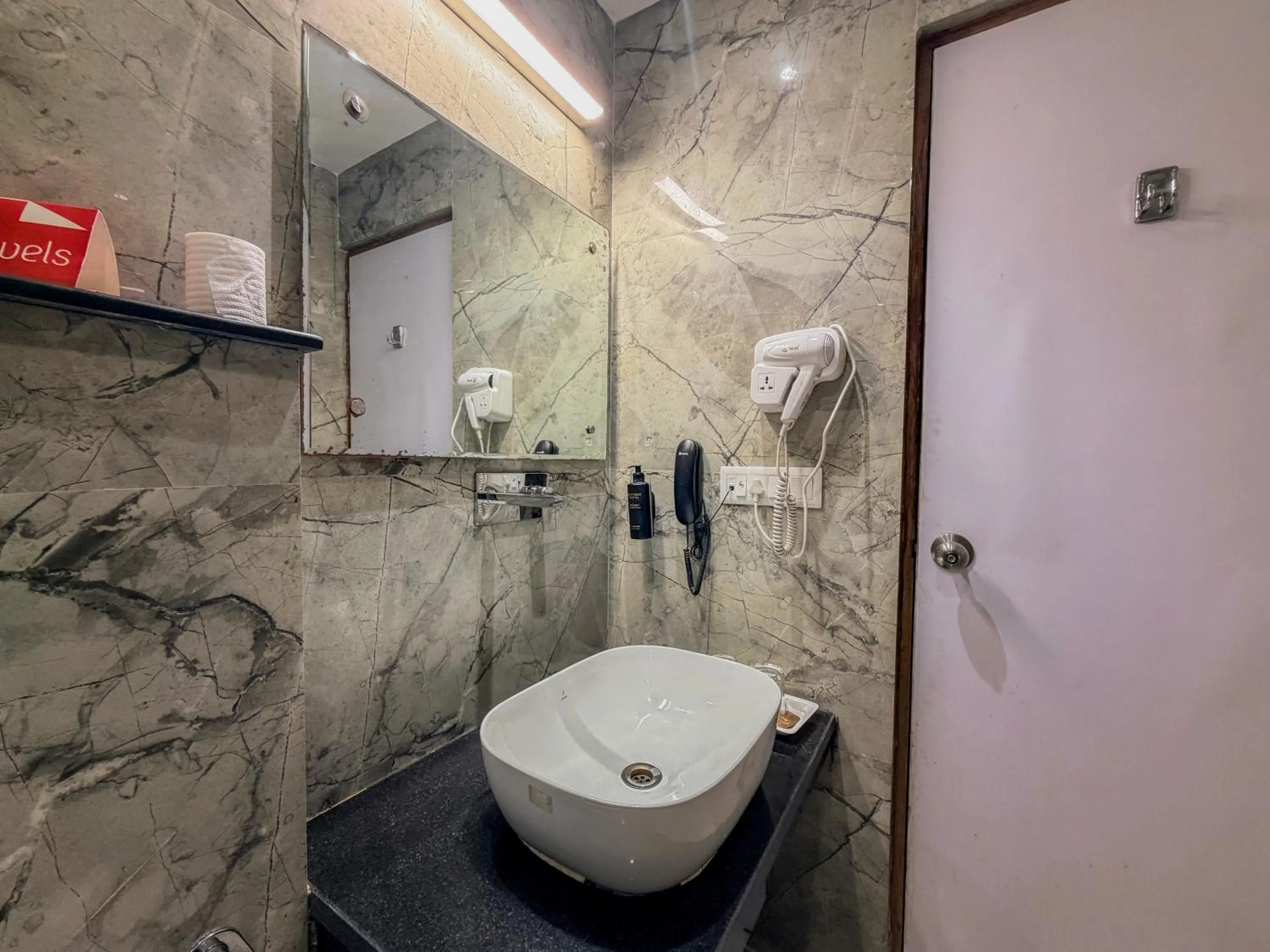 Toilet in Zip By Spree Hotels Grand Legacy Prime