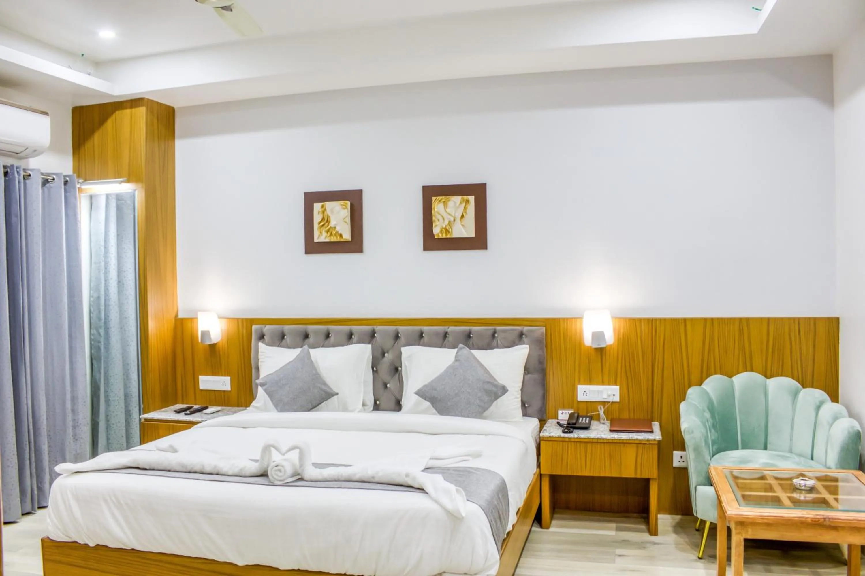 Bed in Zip By Spree Hotels Grand Legacy Prime