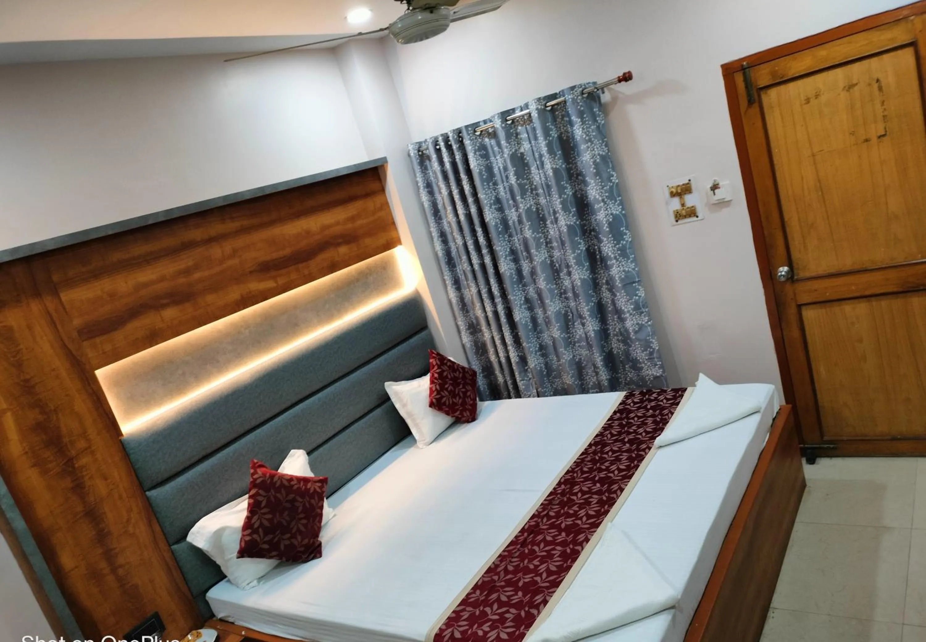 Photo of the whole room, Bed in Hotel City Park