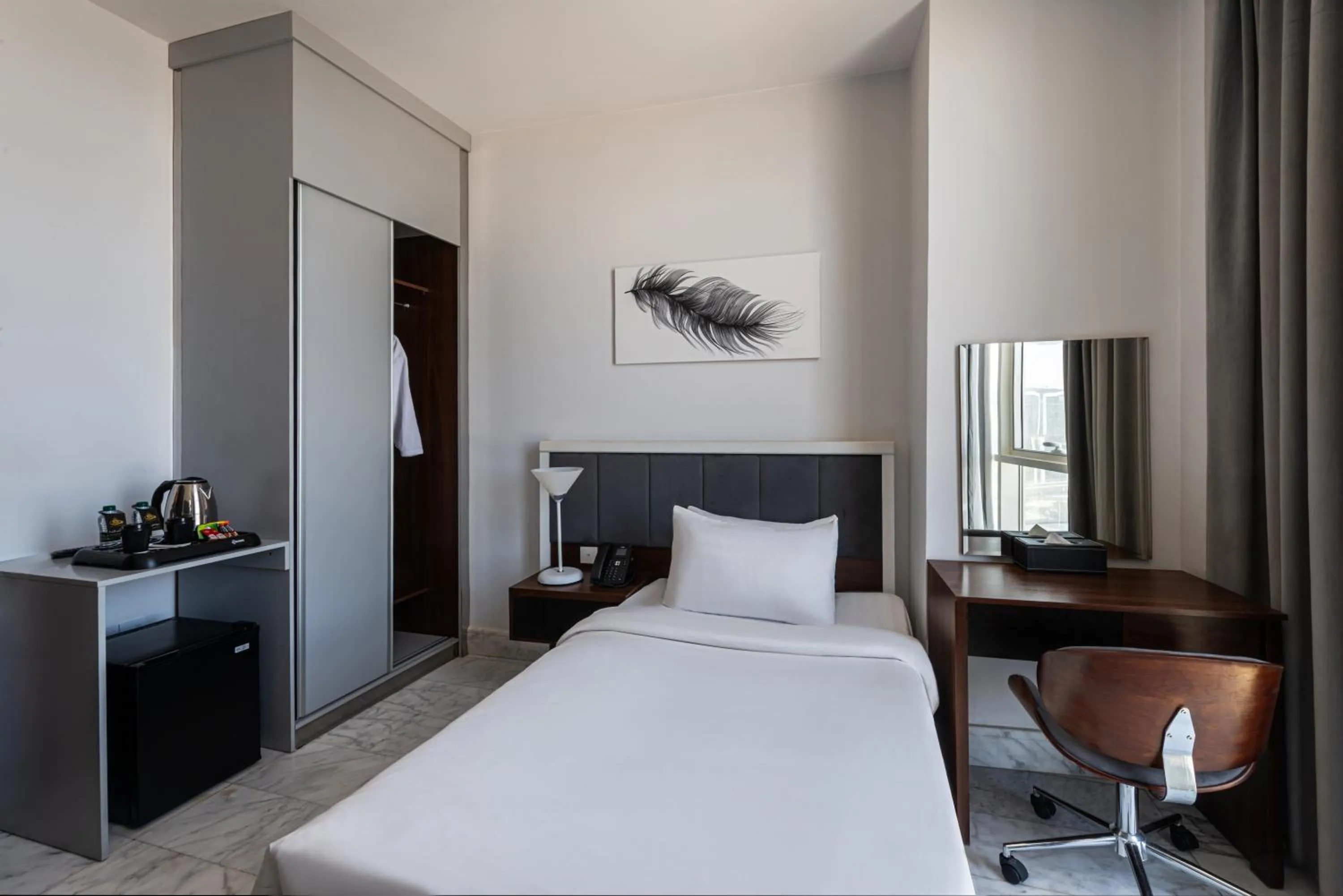 Photo of the whole room, Bed in HDB Al Sahafa