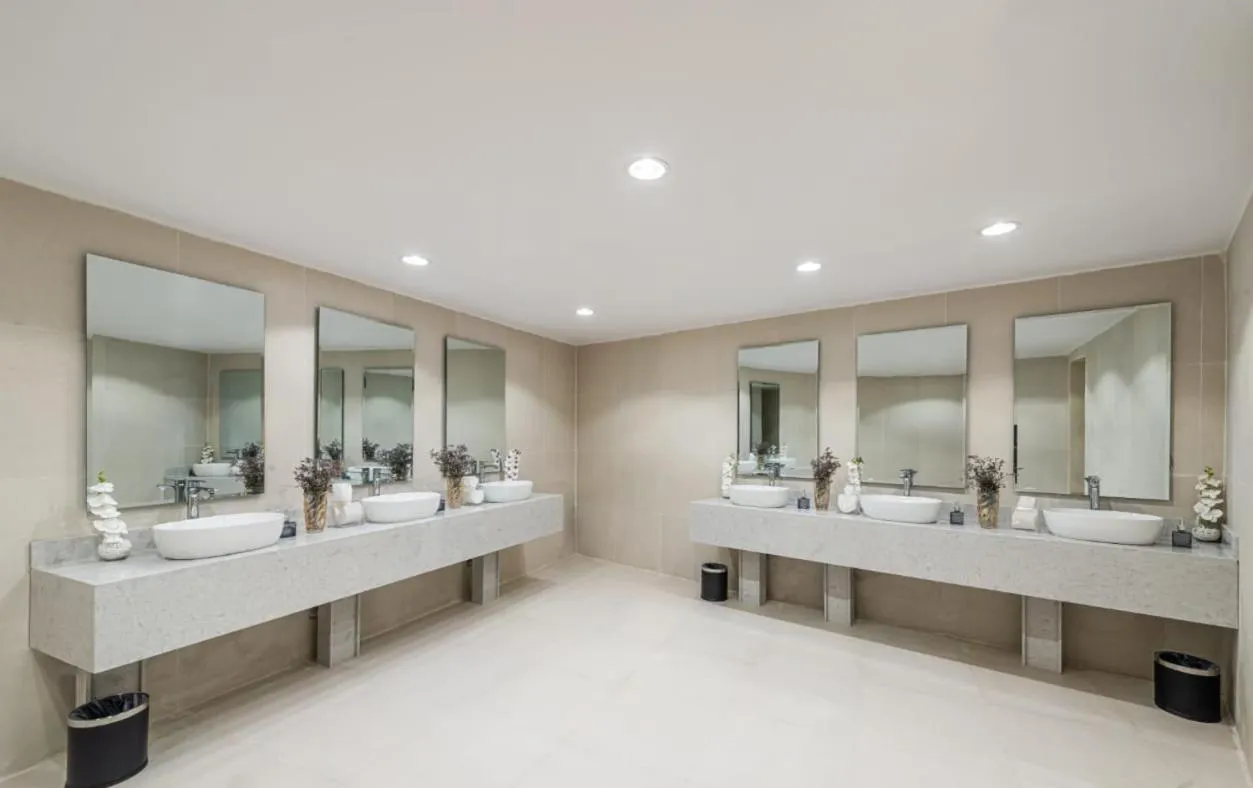 Bathroom in HDB Al Sahafa