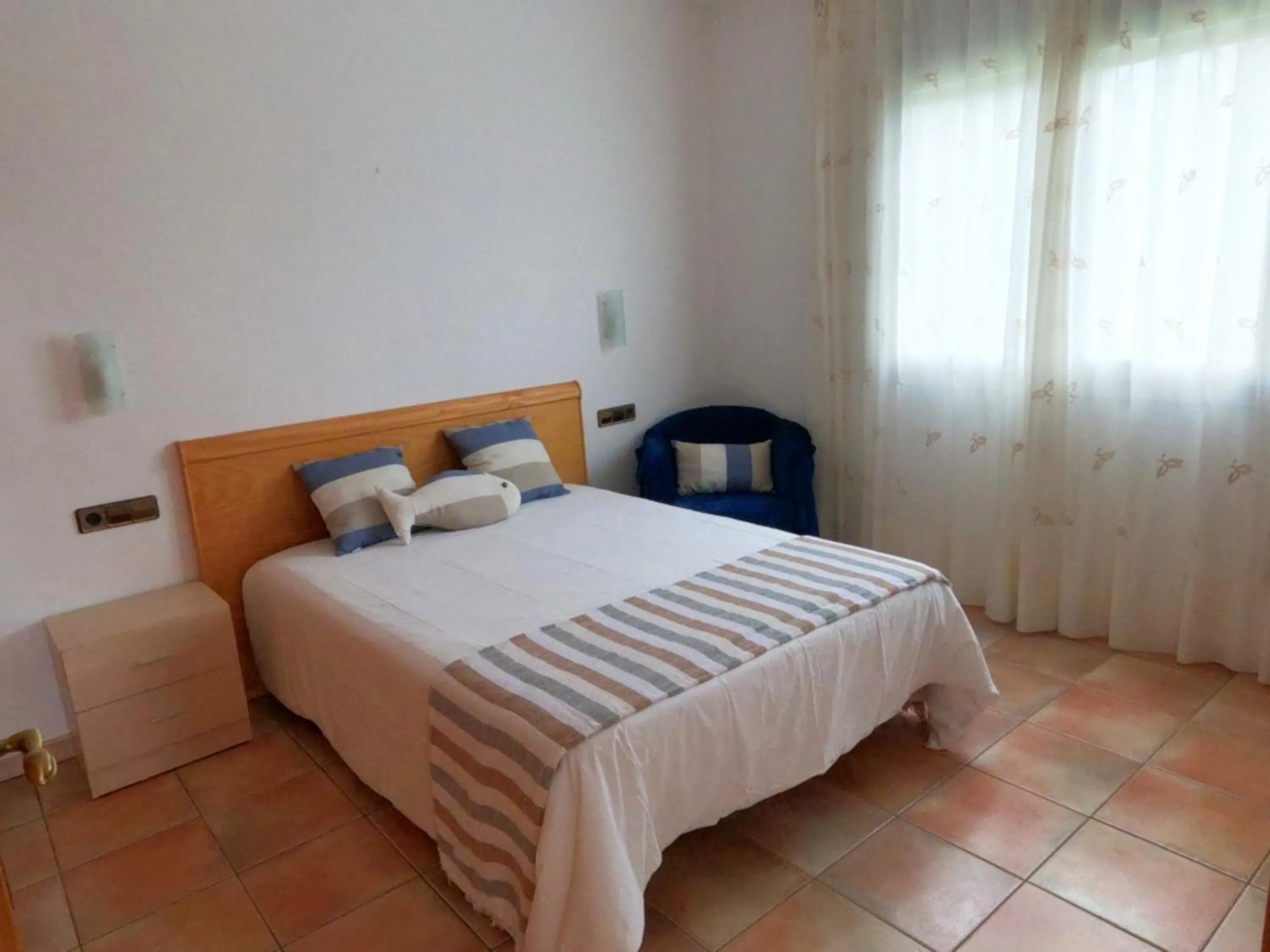 Photo of the whole room, Bed in Can Carbó