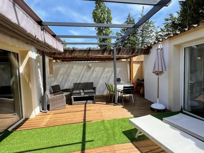 Property building in Bastidon Provençal - Patio privé, Piscine - Charme
