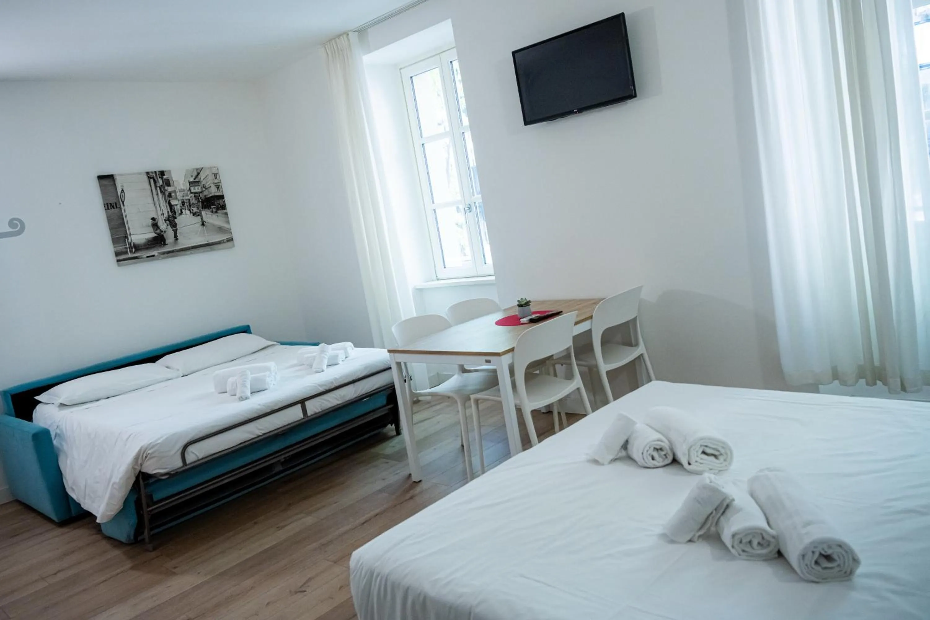 TV and multimedia, Bed in City Gallery Apartments