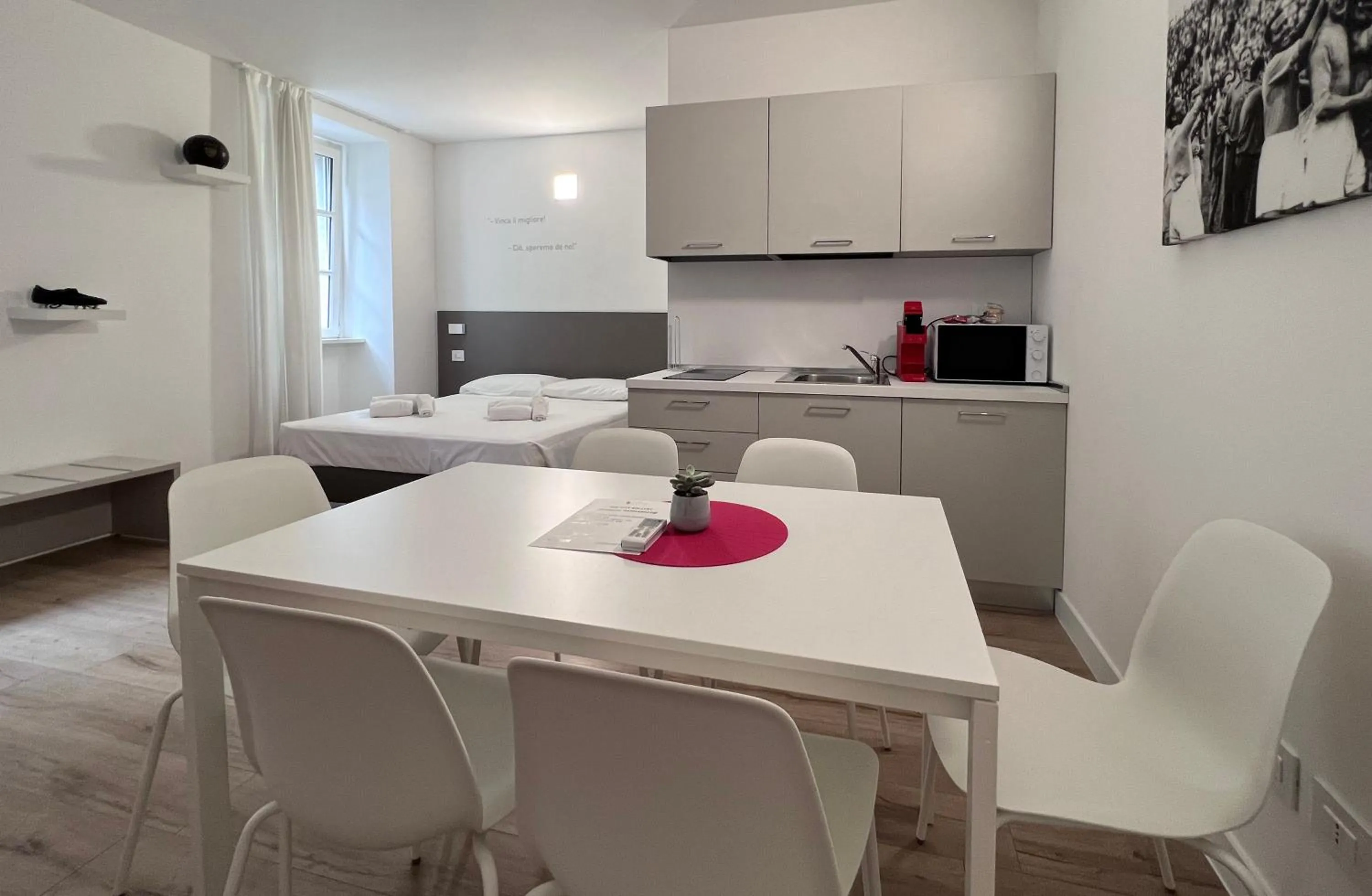 Kitchen or kitchenette in City Gallery Apartments