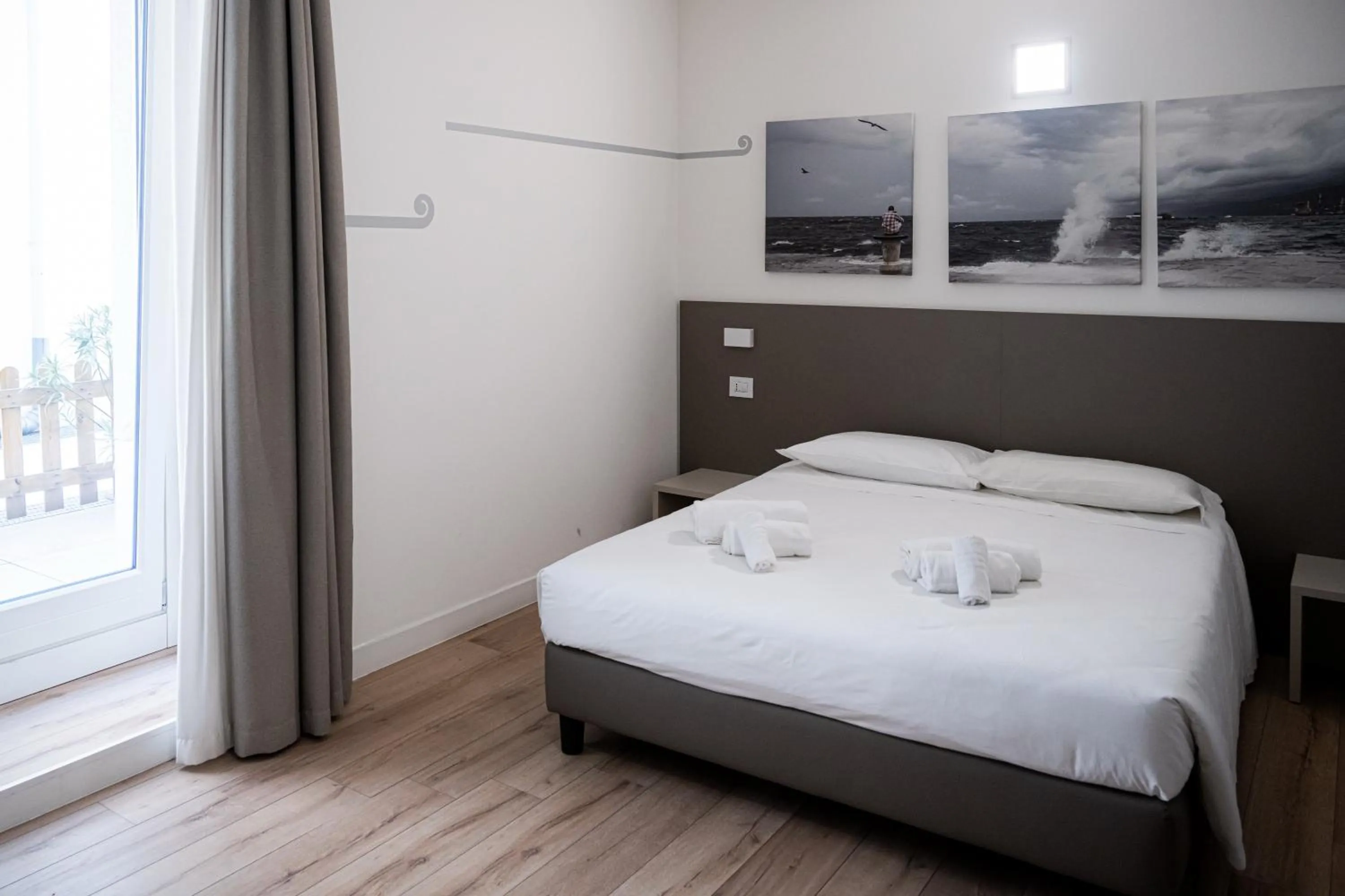 Bedroom, Bed in City Gallery Apartments