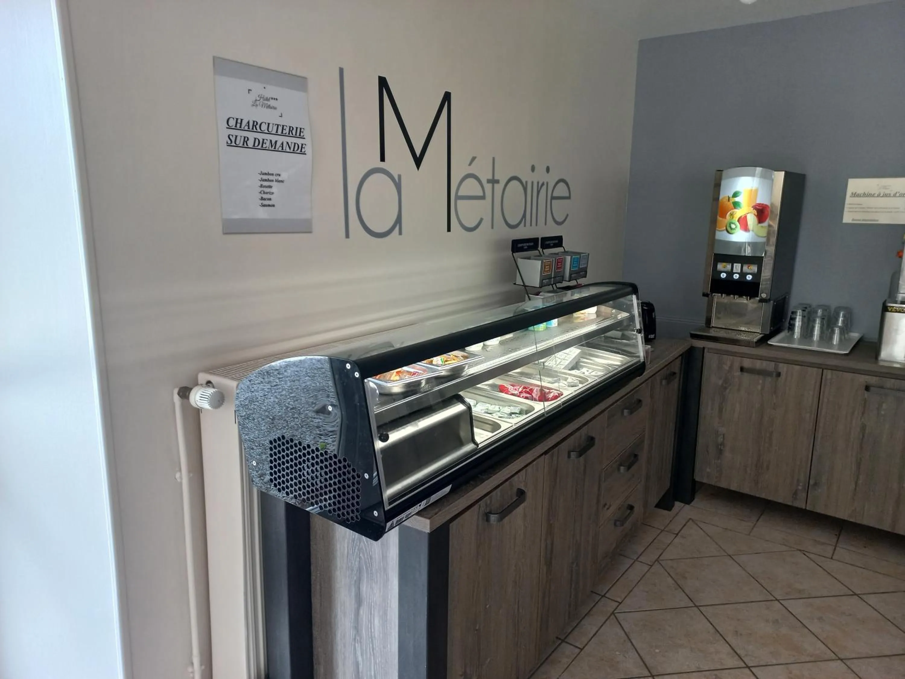 Restaurant/places to eat in Contact Hôtel La Métairie