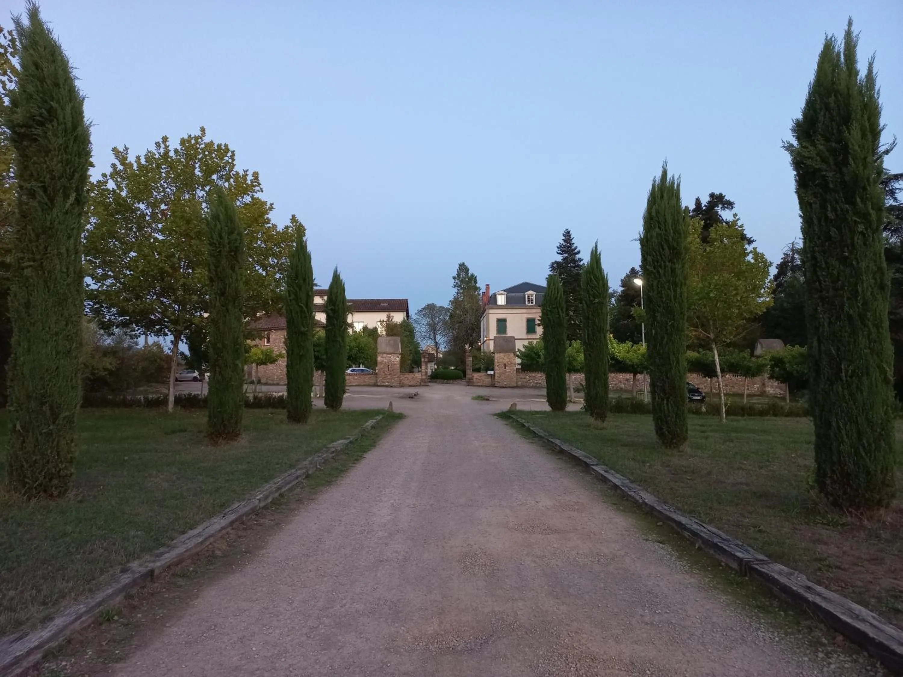Parking in Contact Hôtel La Métairie