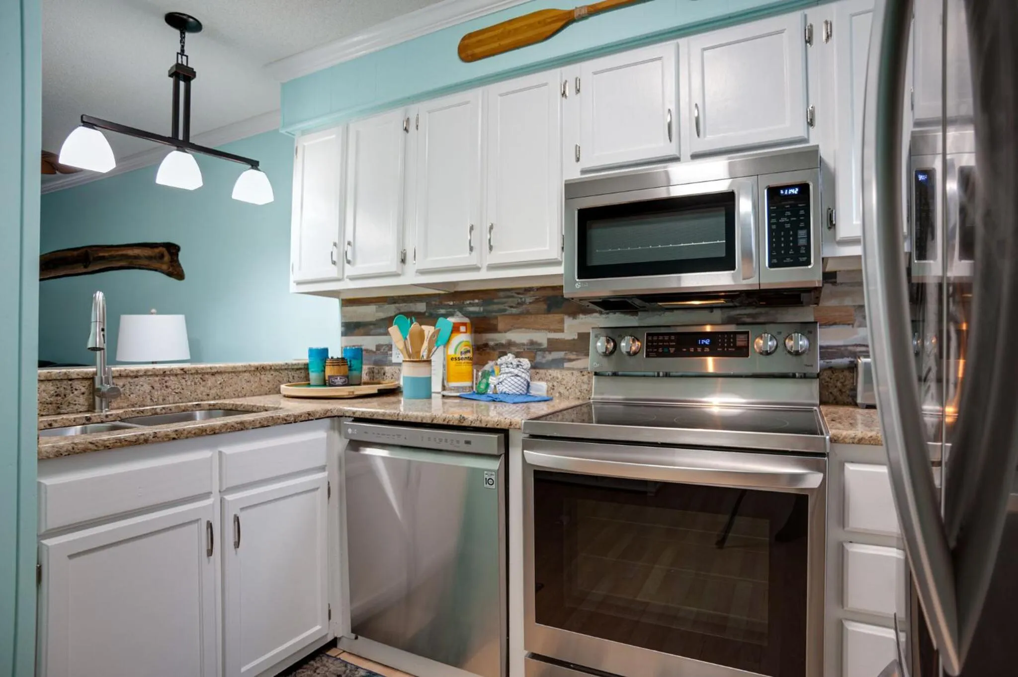 Kitchen or kitchenette in The Rustic Anchor