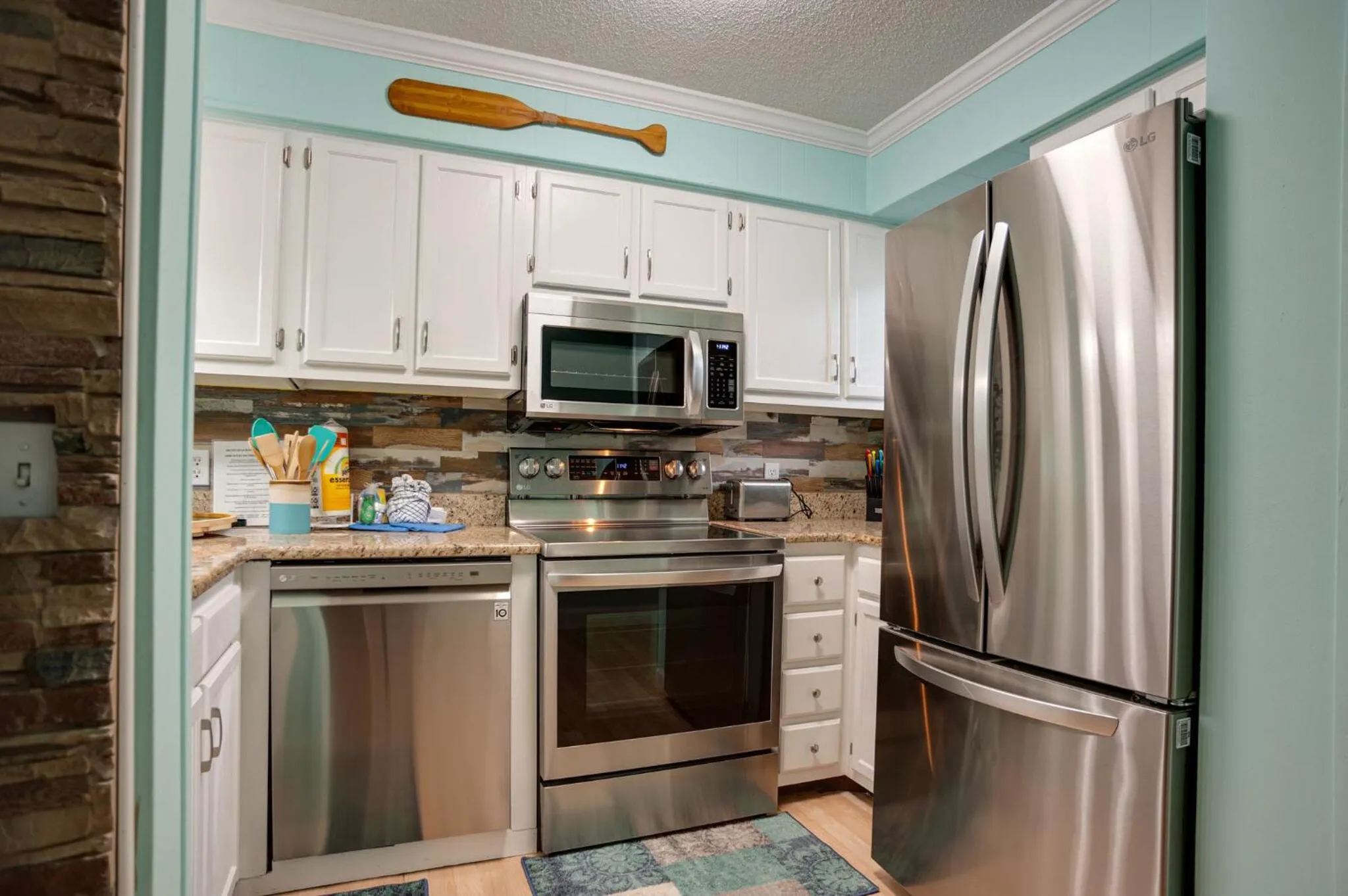 Kitchen or kitchenette in The Rustic Anchor