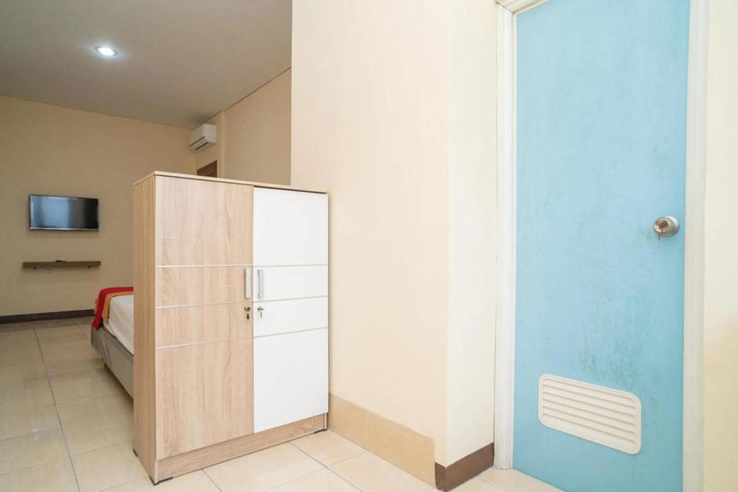 Bathroom in RedDoorz near Stasiun Tangerang