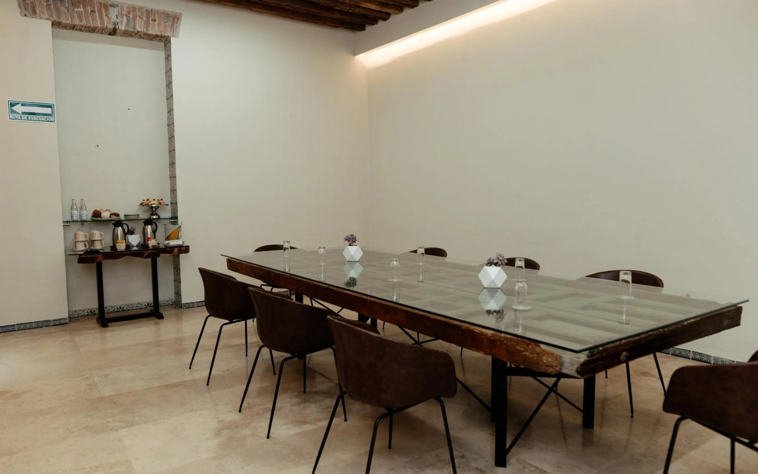Meeting/conference room in Casa Azulai Puebla Hotel Boutique