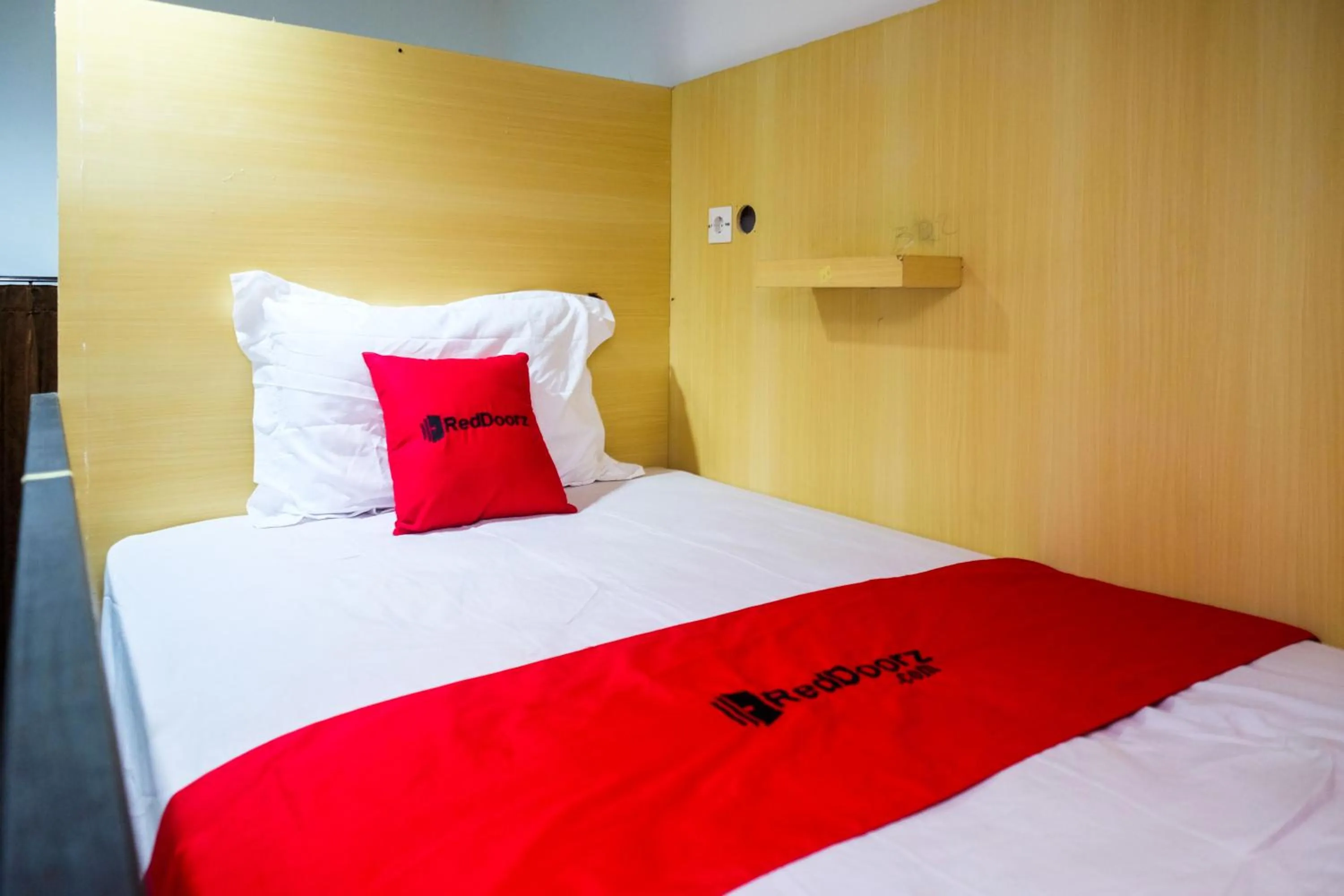 Bedroom, Bed in RedDoorz Hostel near Lawang Sewu Semarang
