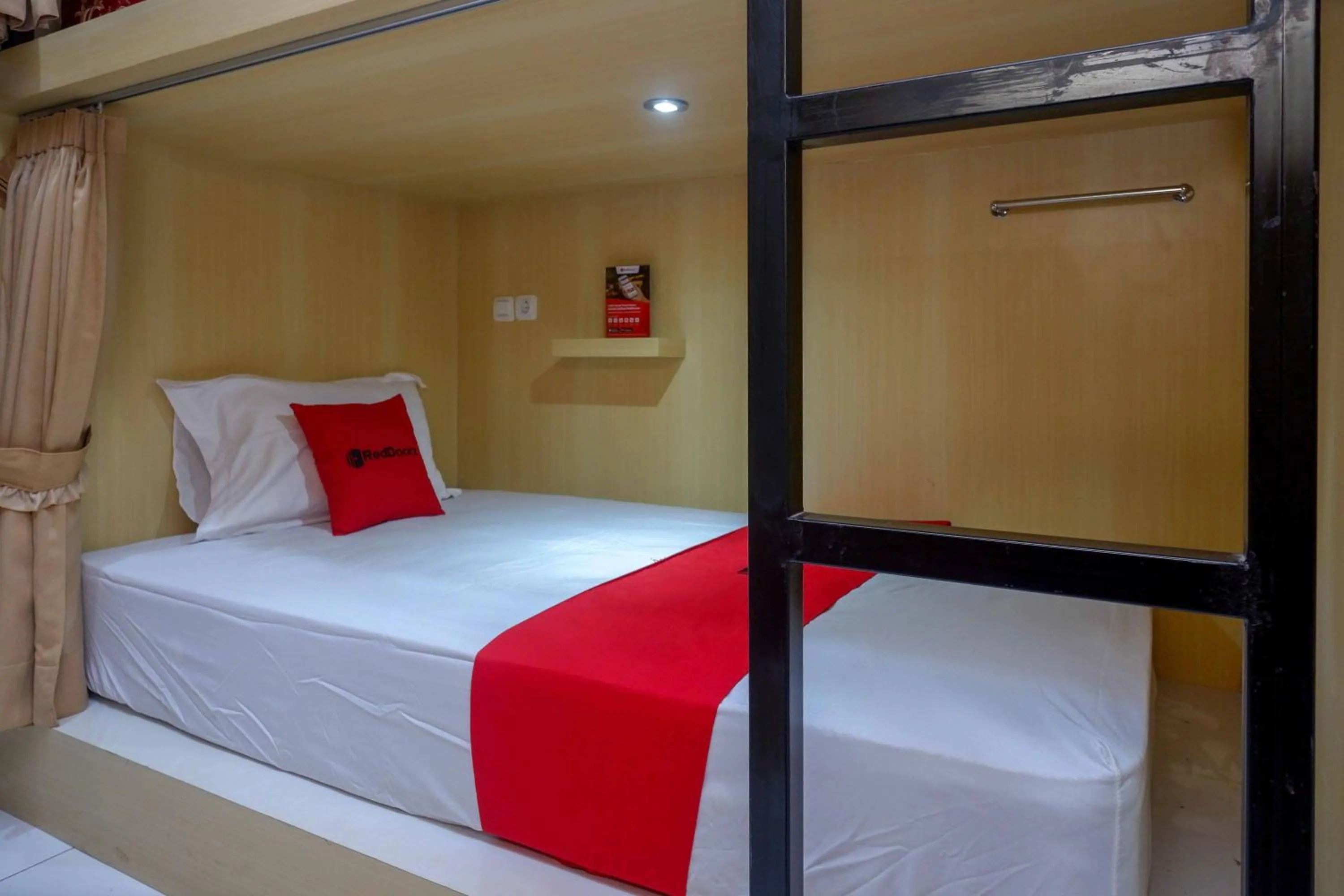Bedroom, Bed in RedDoorz Hostel near Lawang Sewu Semarang