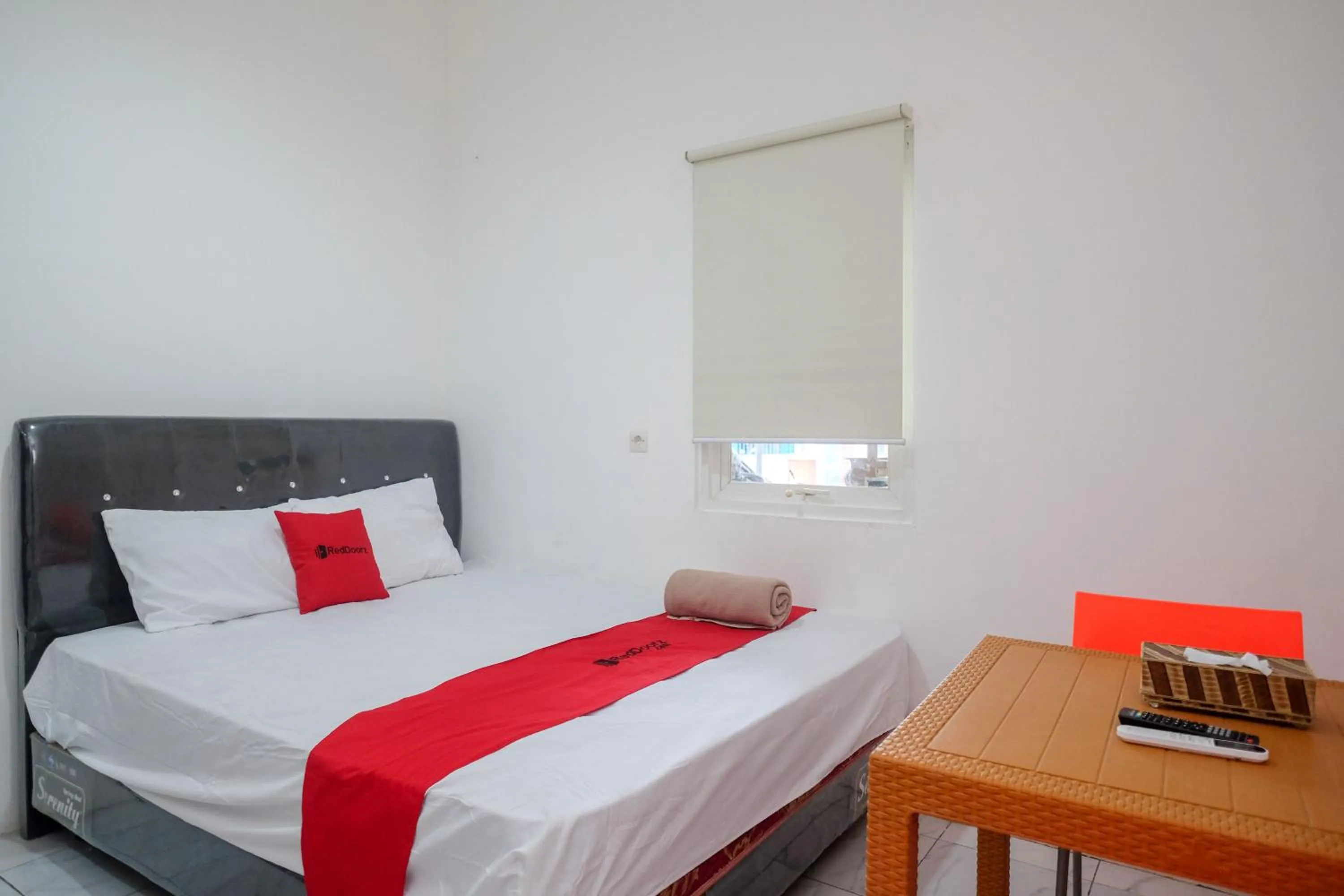 Bedroom, Bed in RedDoorz Hostel near Lawang Sewu Semarang