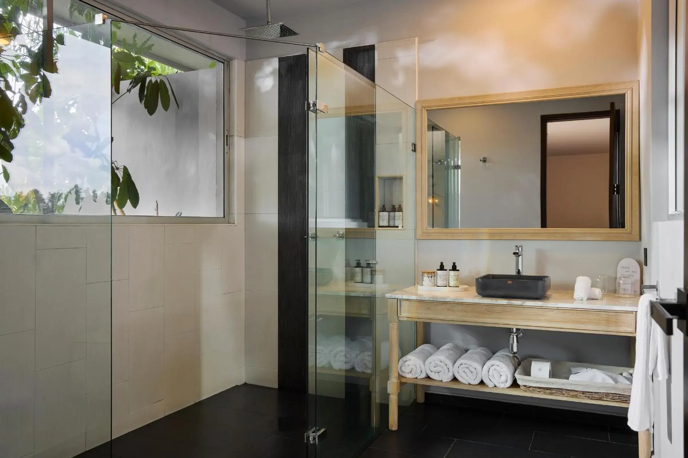 Deluxe Double or Twin Room in Tau House Deluxe Double or Twin Room in Tau House