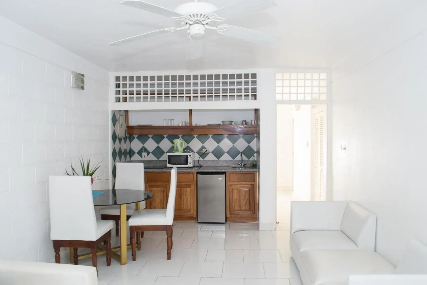 Kitchen or kitchenette, Seating Area in Fisherman's Point