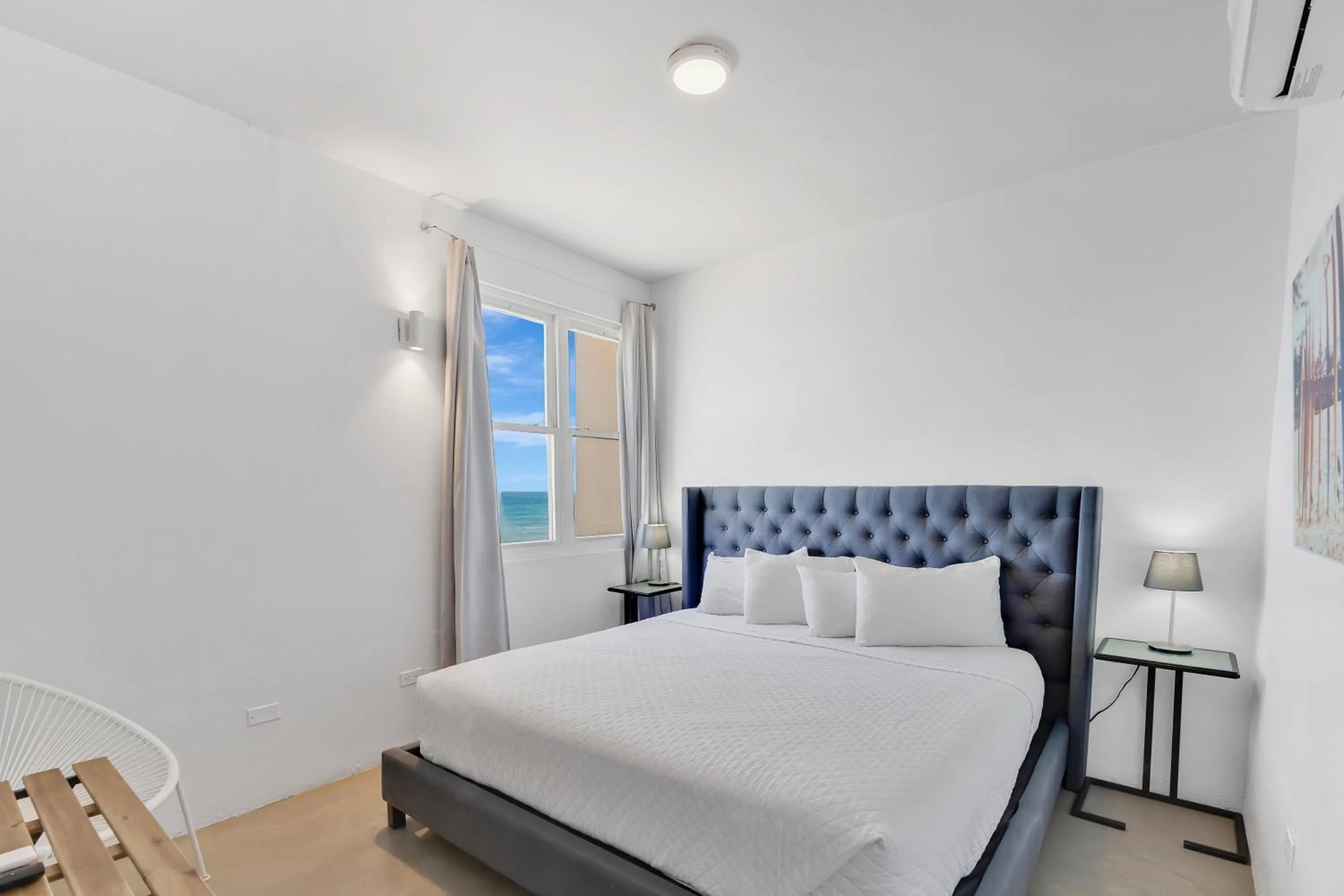 Bed in Bella Surf Inn