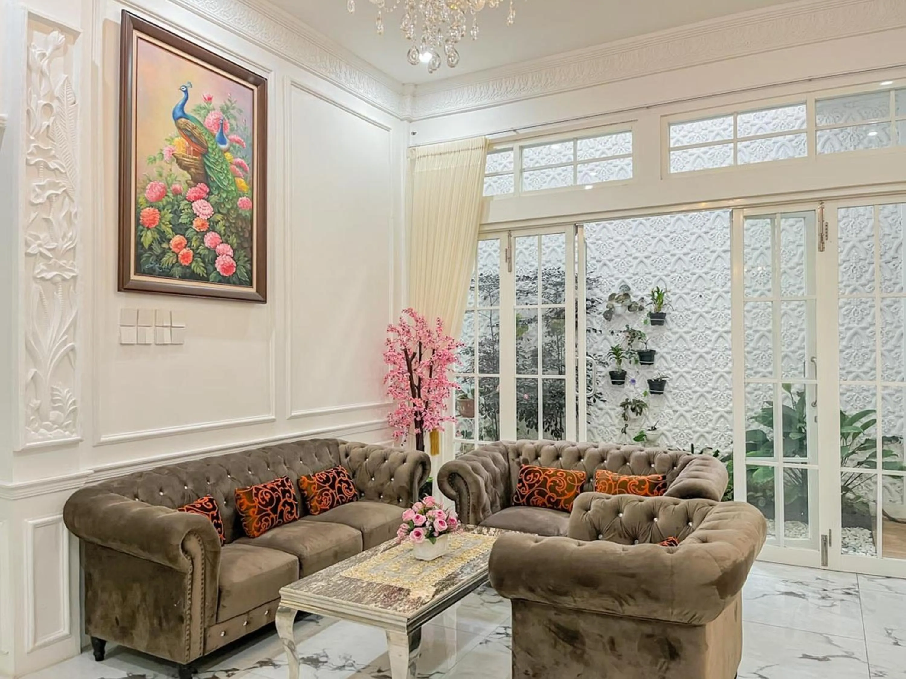 Living room in Sakura Guest House by The Lavana