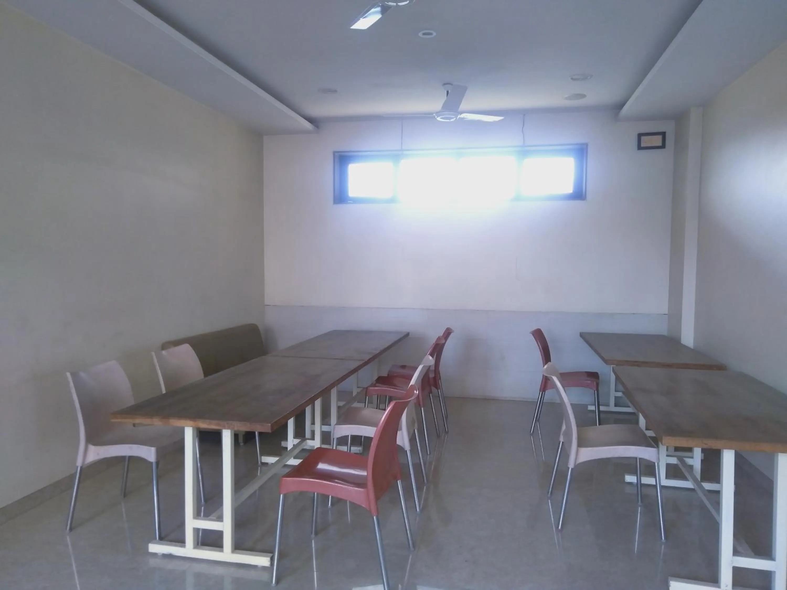 Restaurant/places to eat in Sai Heera Residency Shirdi