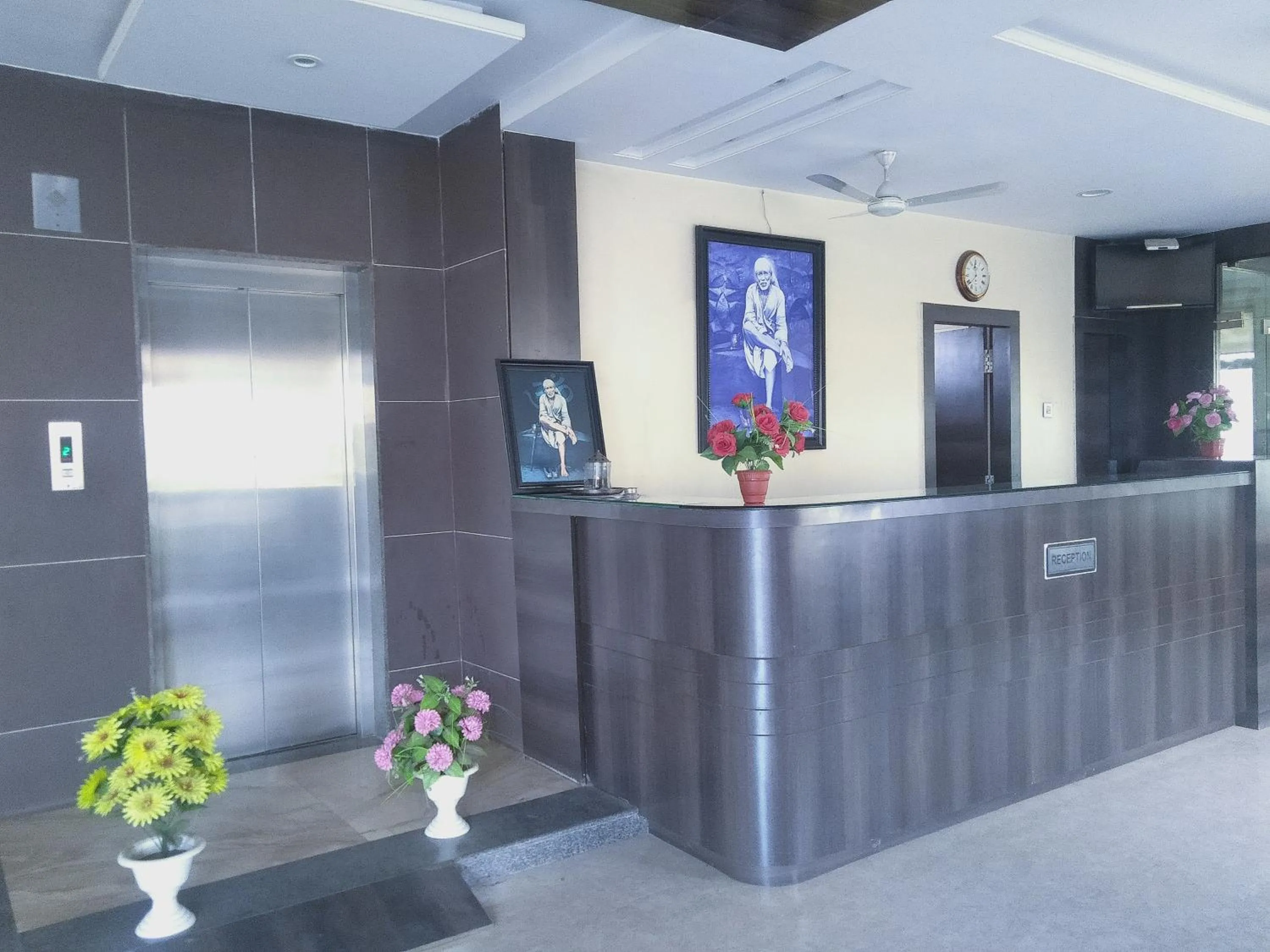 Lobby or reception in Sai Heera Residency Shirdi