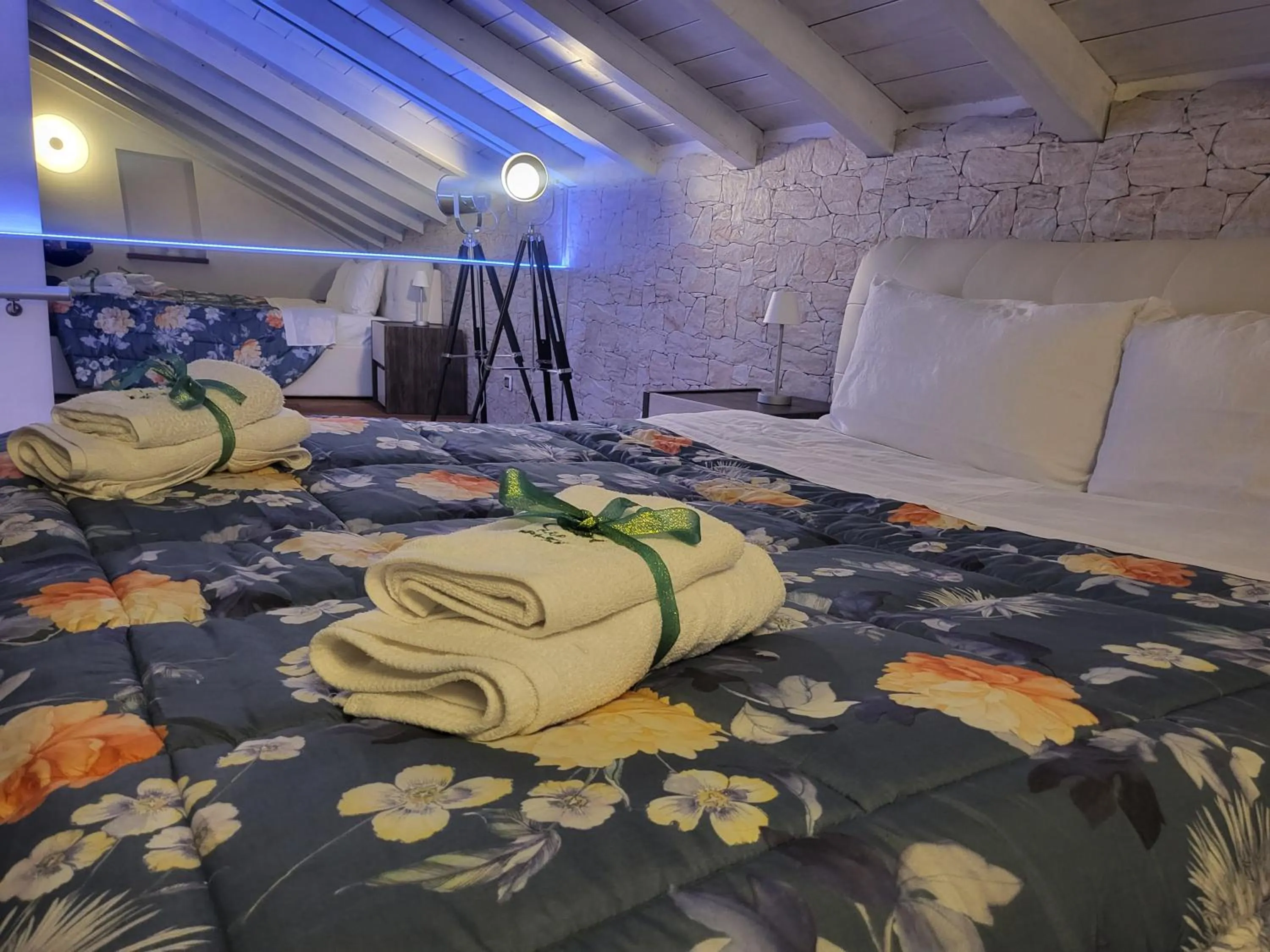 Bedroom, Bed in L'edera