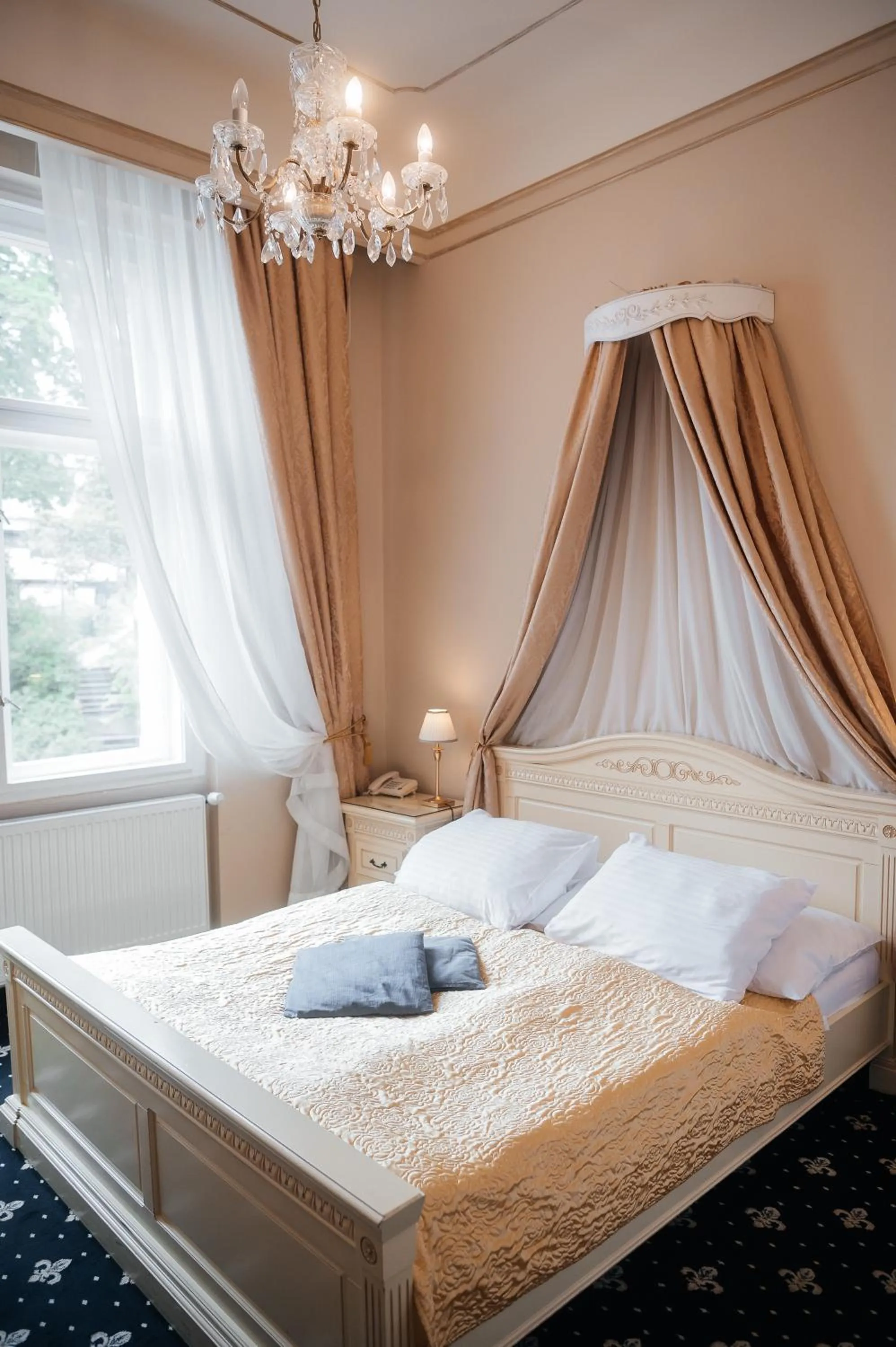 Area and facilities in Alisa Hotel