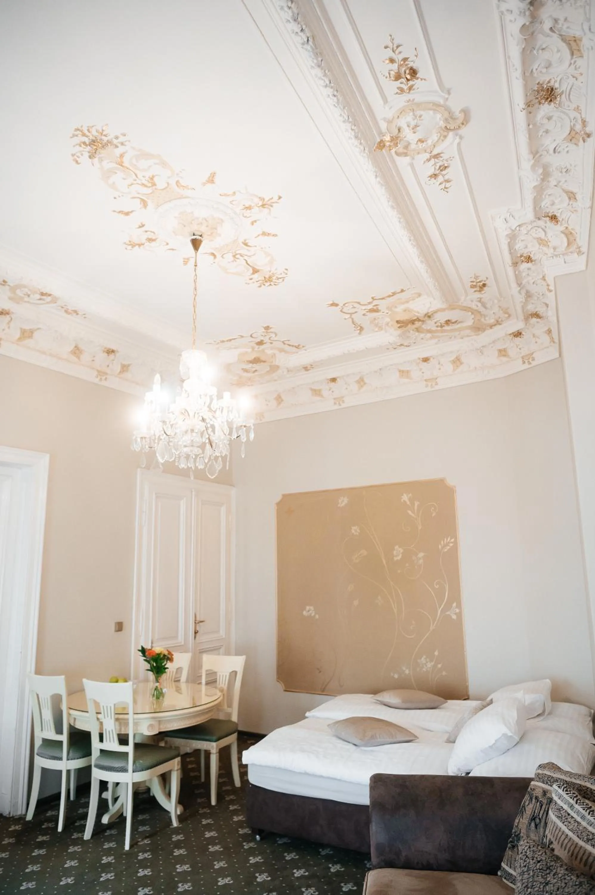 Living room in Alisa Hotel