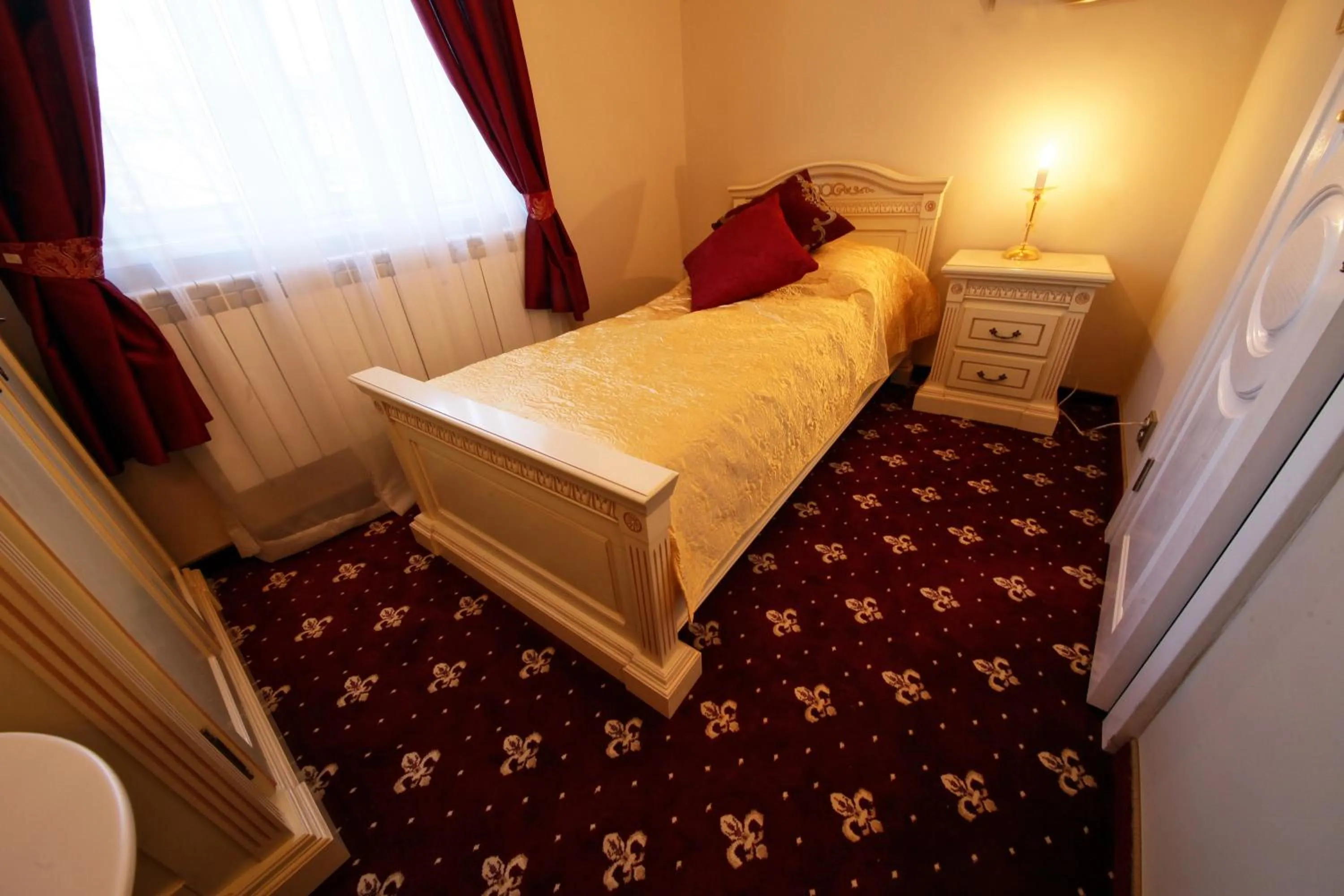 Photo of the whole room in Alisa Hotel