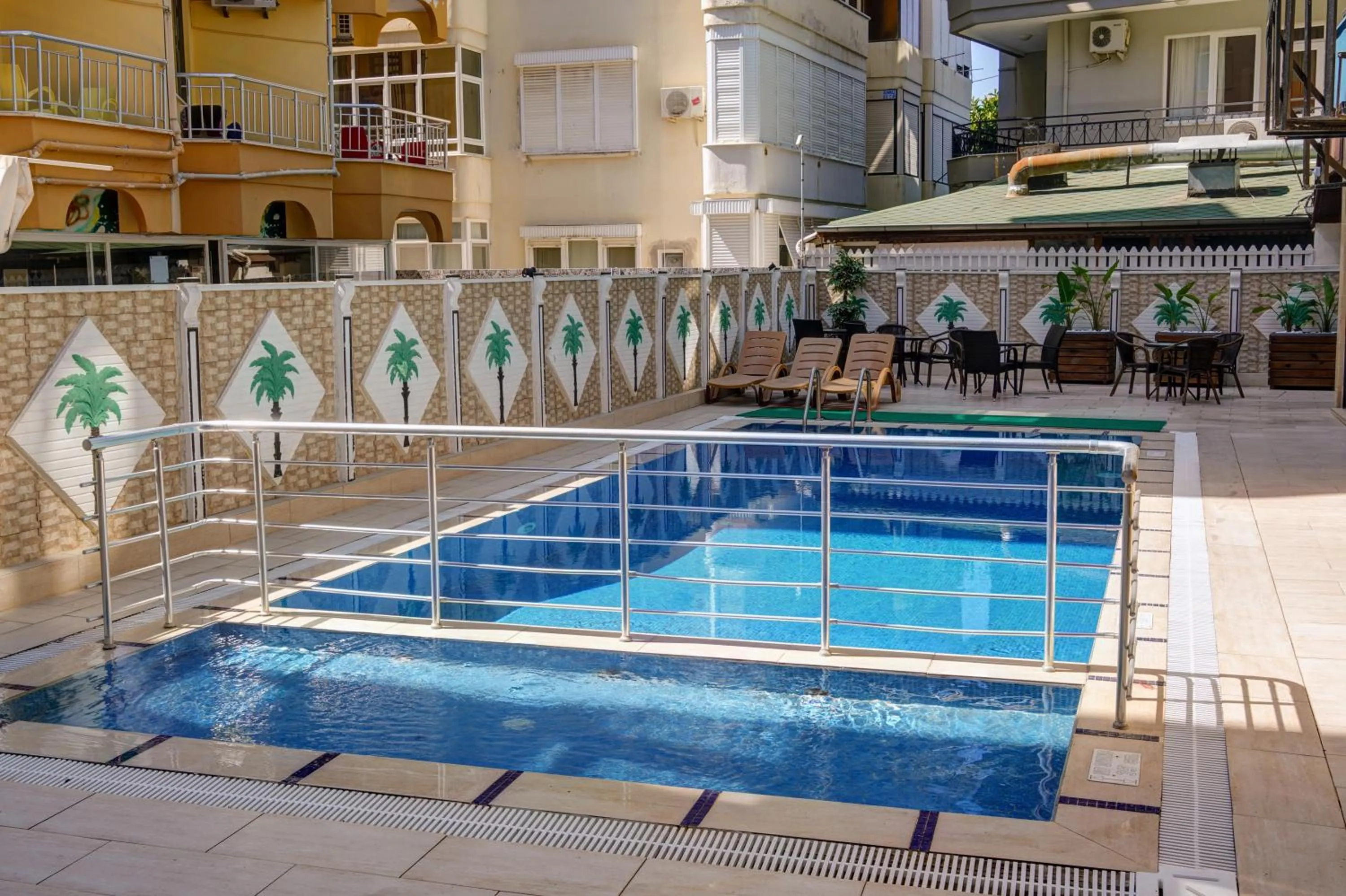 Swimming pool in Anna Queen Hotel
