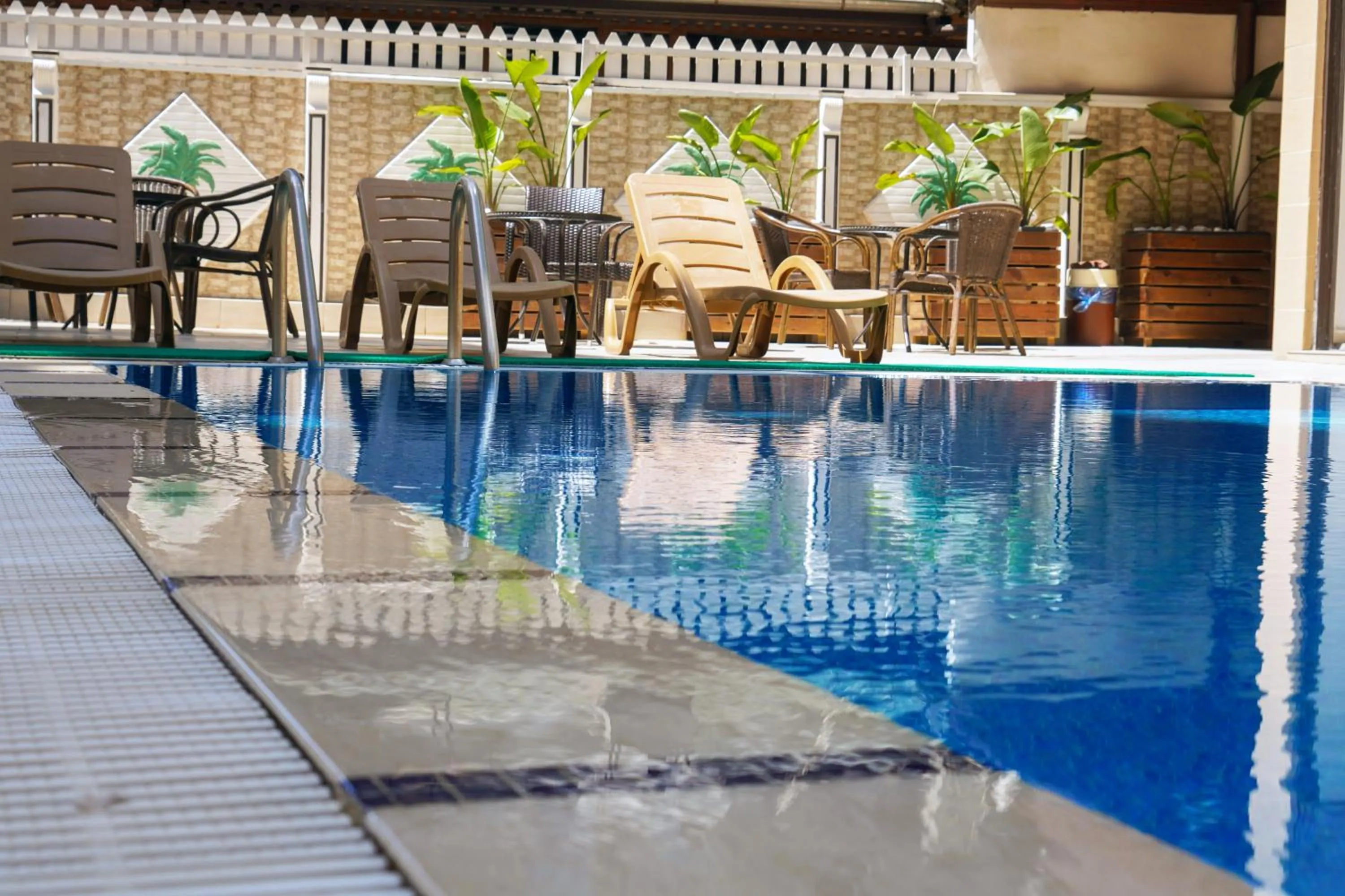 Swimming pool in Anna Queen Hotel