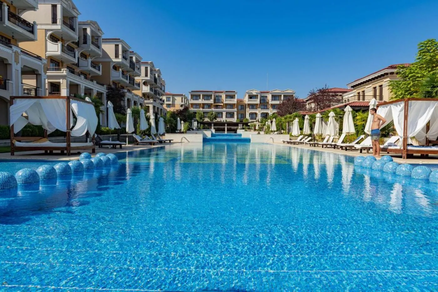 Green Life Beach Resort Apartment