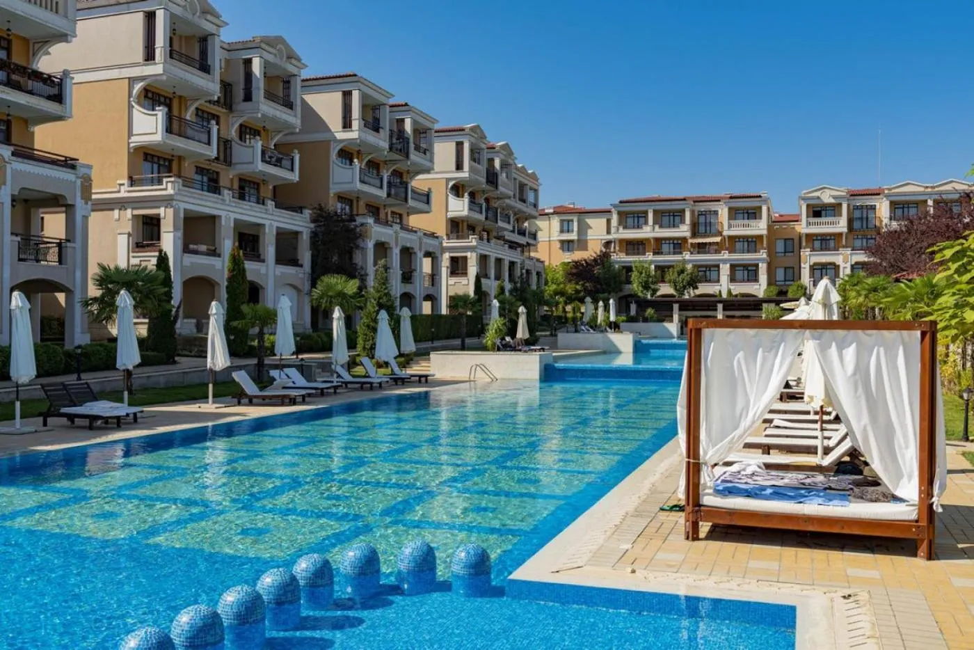 Green Life Beach Resort Apartment