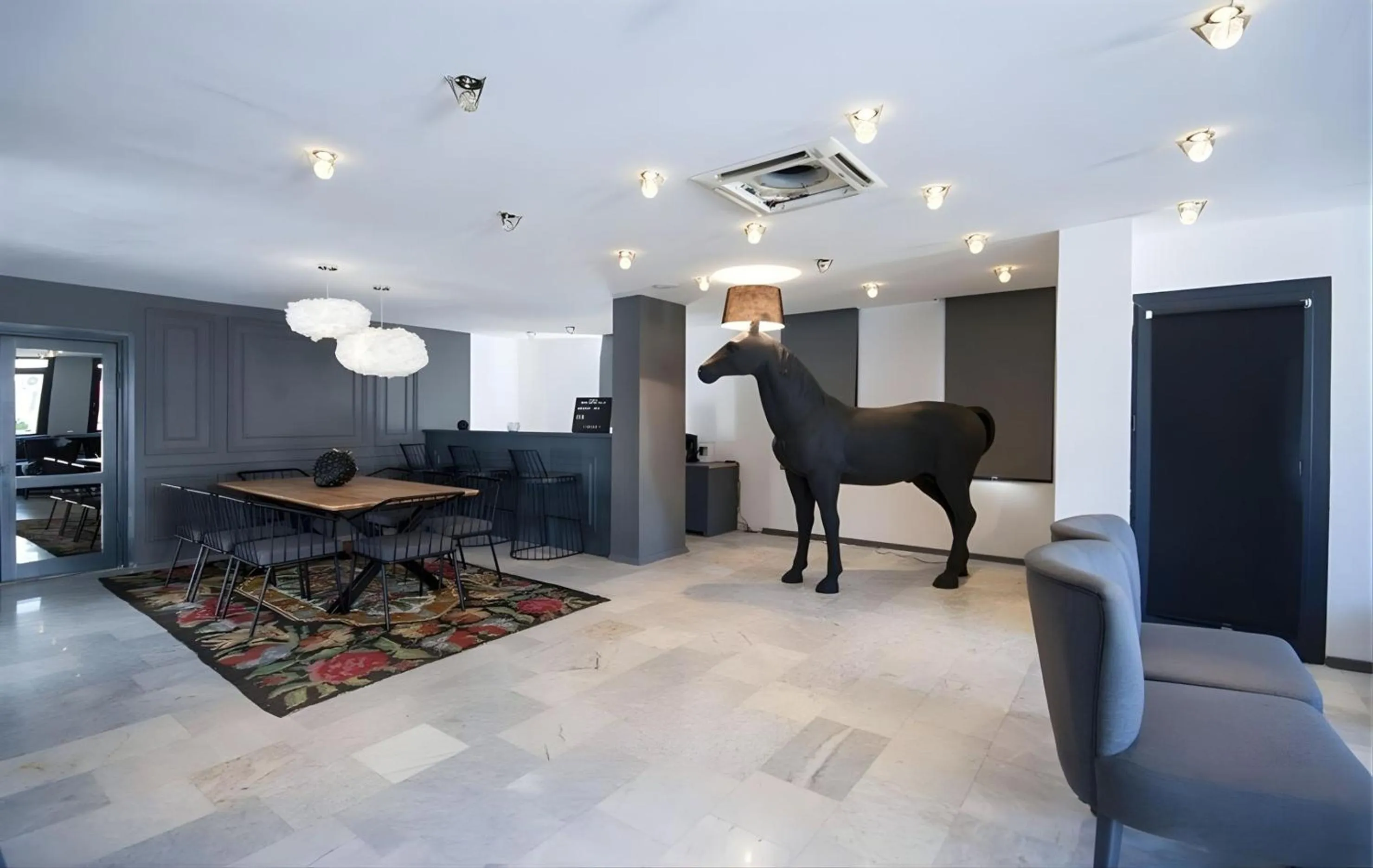 TV and multimedia in Smart City Suites Hotel Bodrum