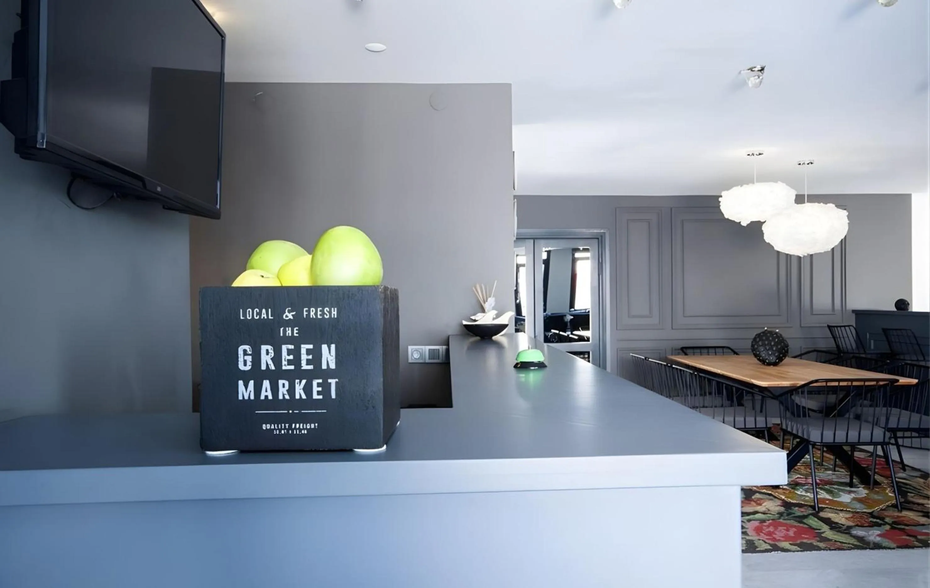 Communal lounge/ TV room in Smart City Suites Hotel Bodrum