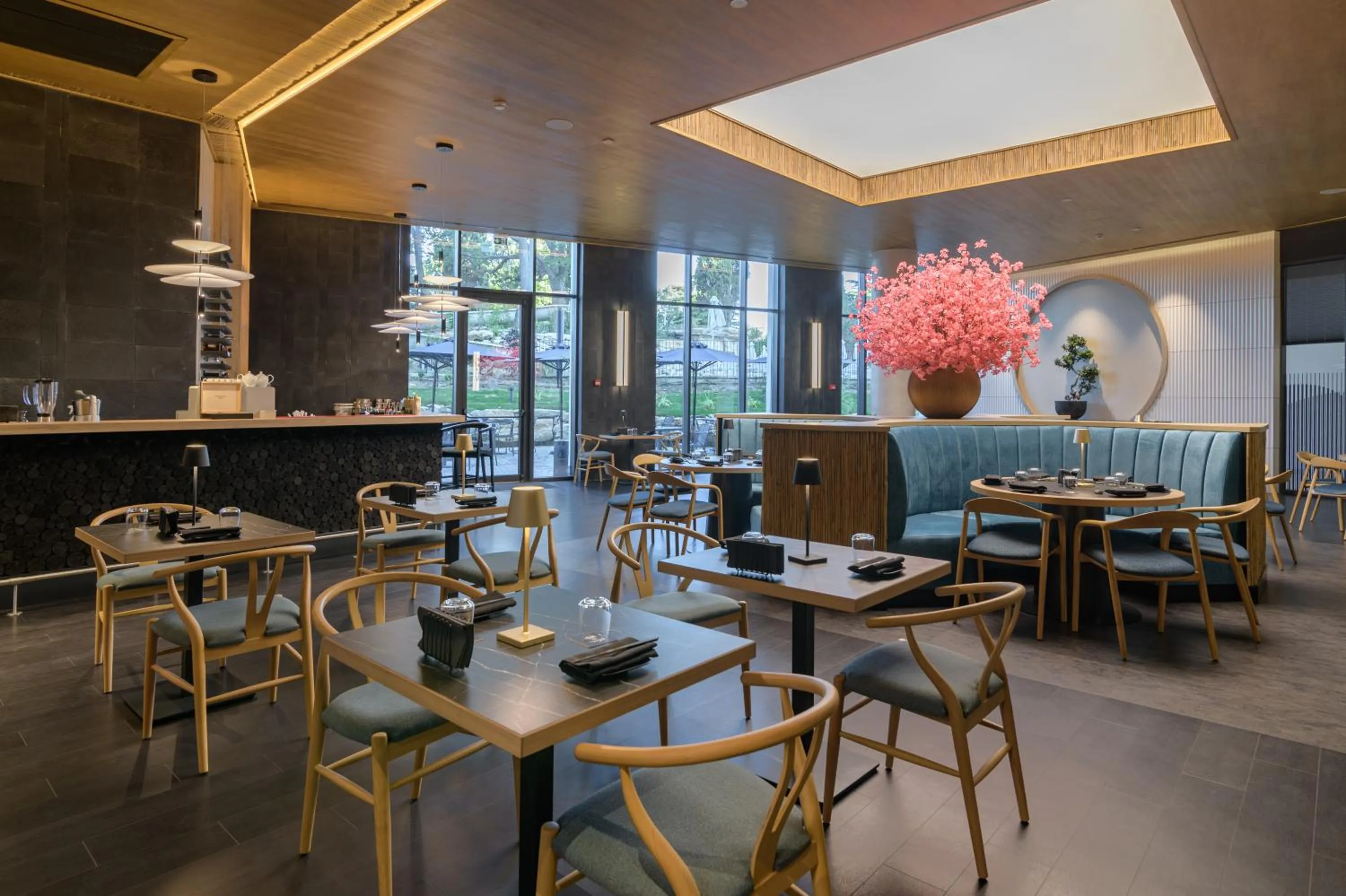 Restaurant/places to eat in Ensana Aquahouse