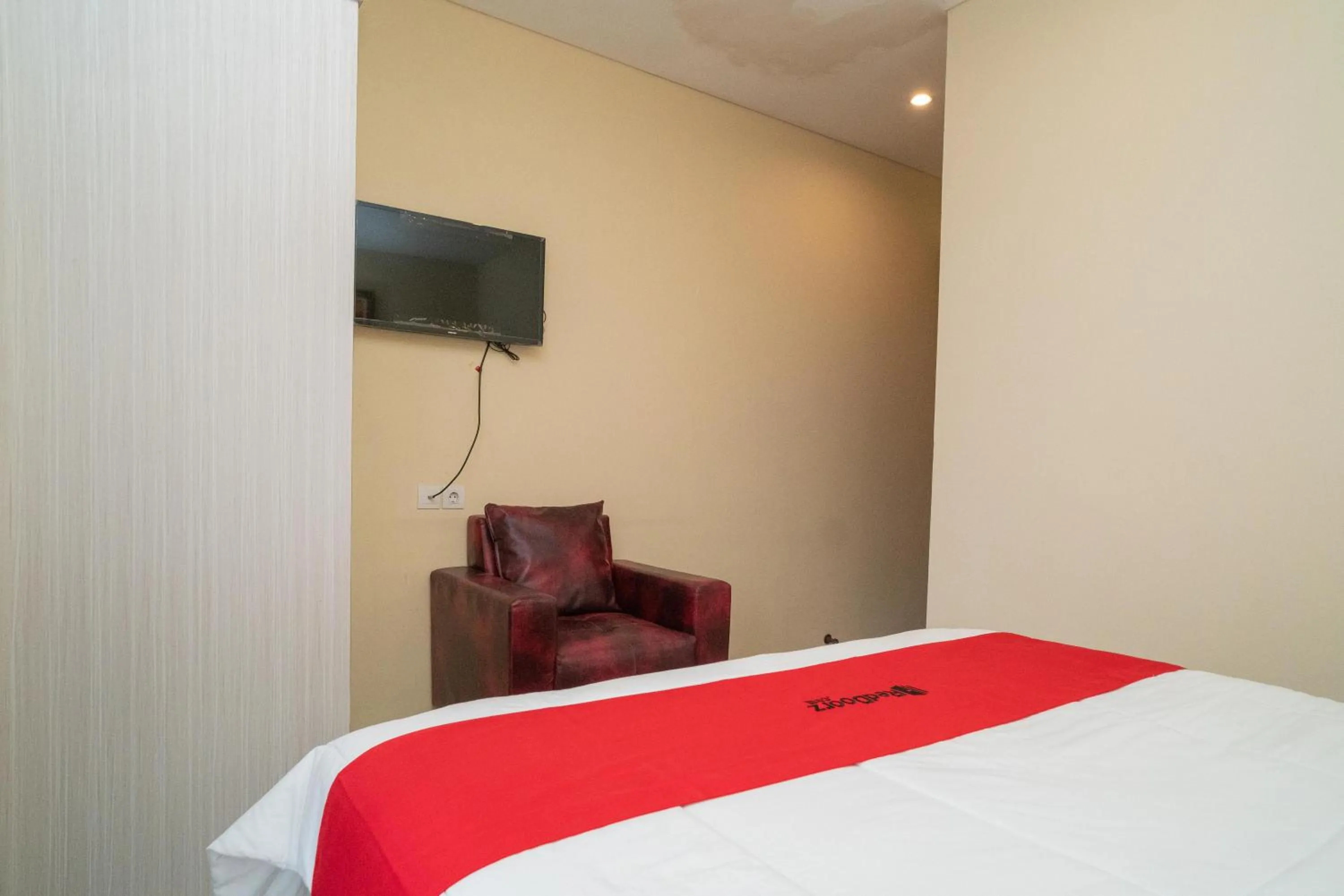 Bed in RedDoorz near ITDC Nusa Dua