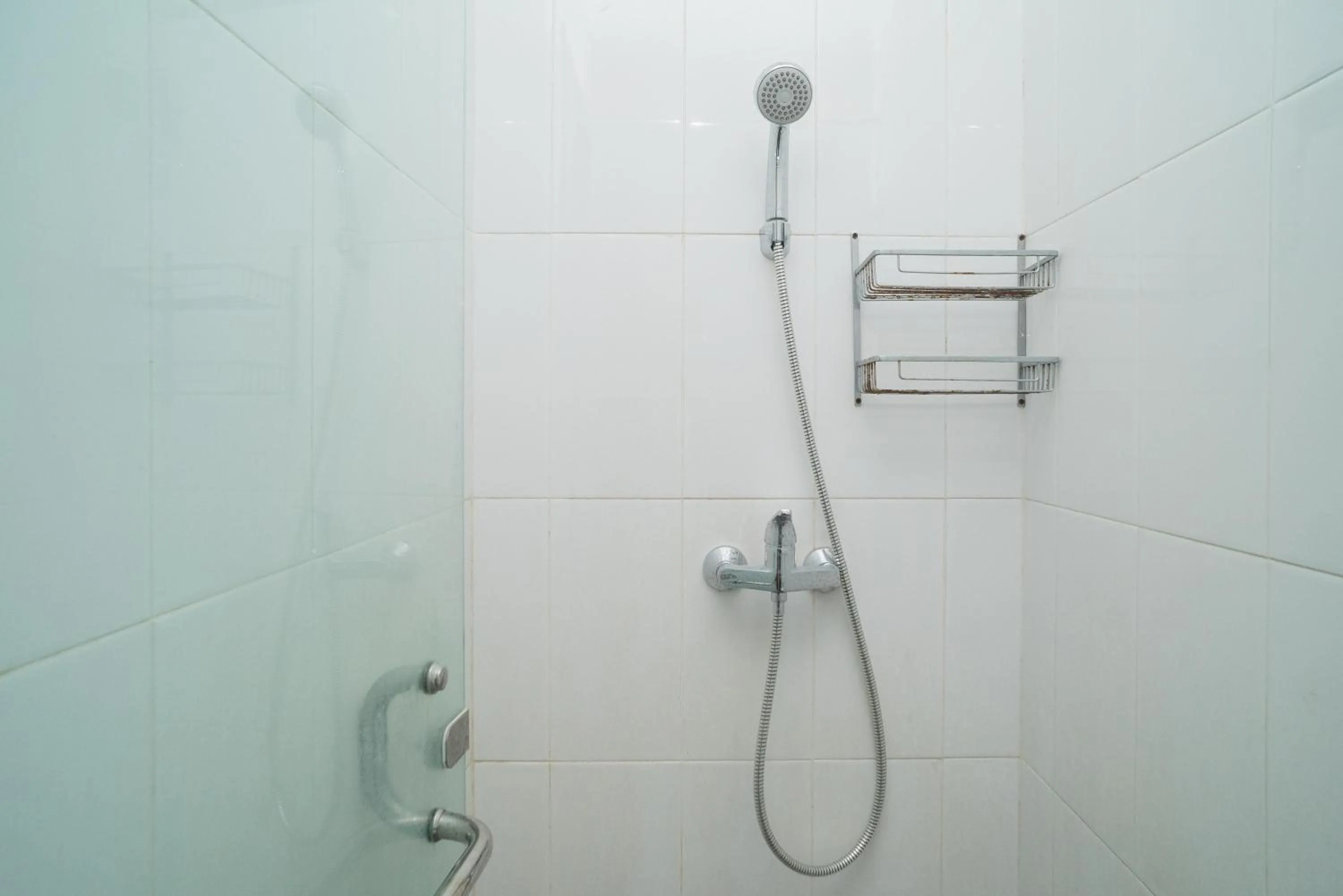 Shower in RedDoorz near ITDC Nusa Dua